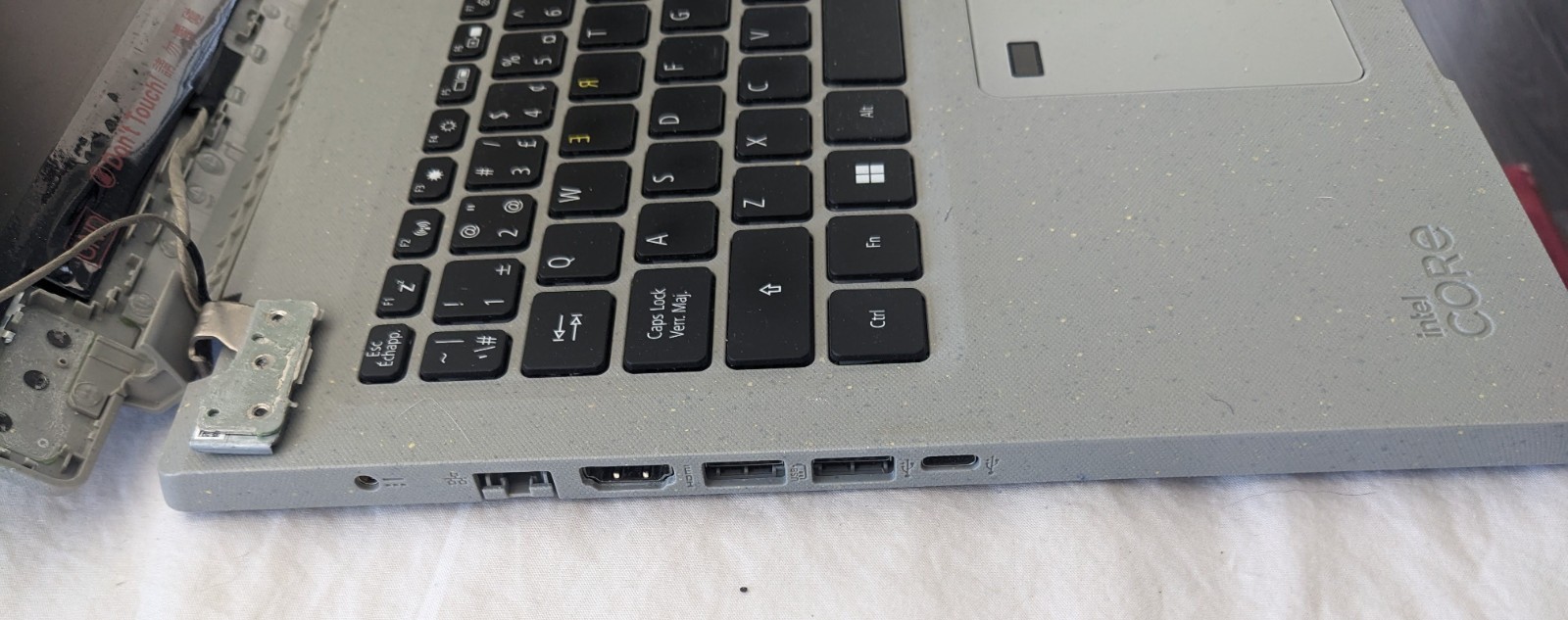Acer Aspire Vero AV15-51 Core i5-1155G7 laptop w/broken hinges