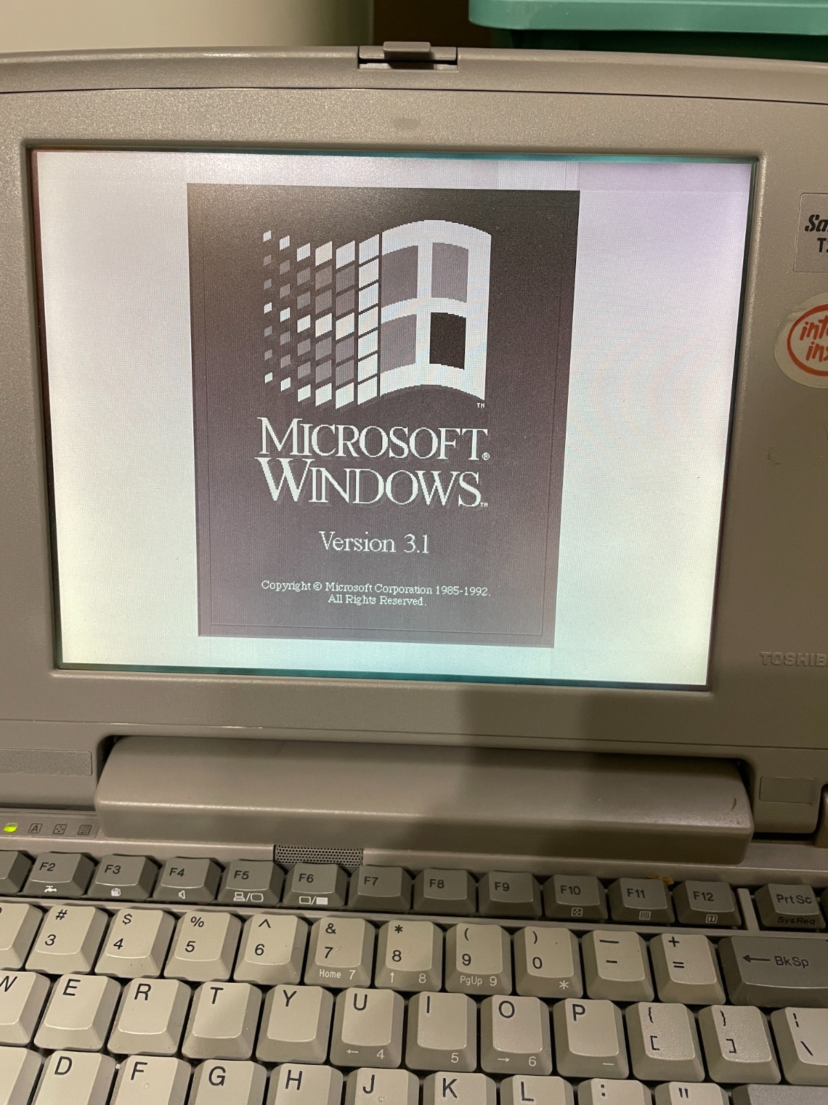 Toshiba Satellite T2105 Laptop ~ 486DX2 CPU ~ Monochrome 4MB RAM ~ Bad Floppy