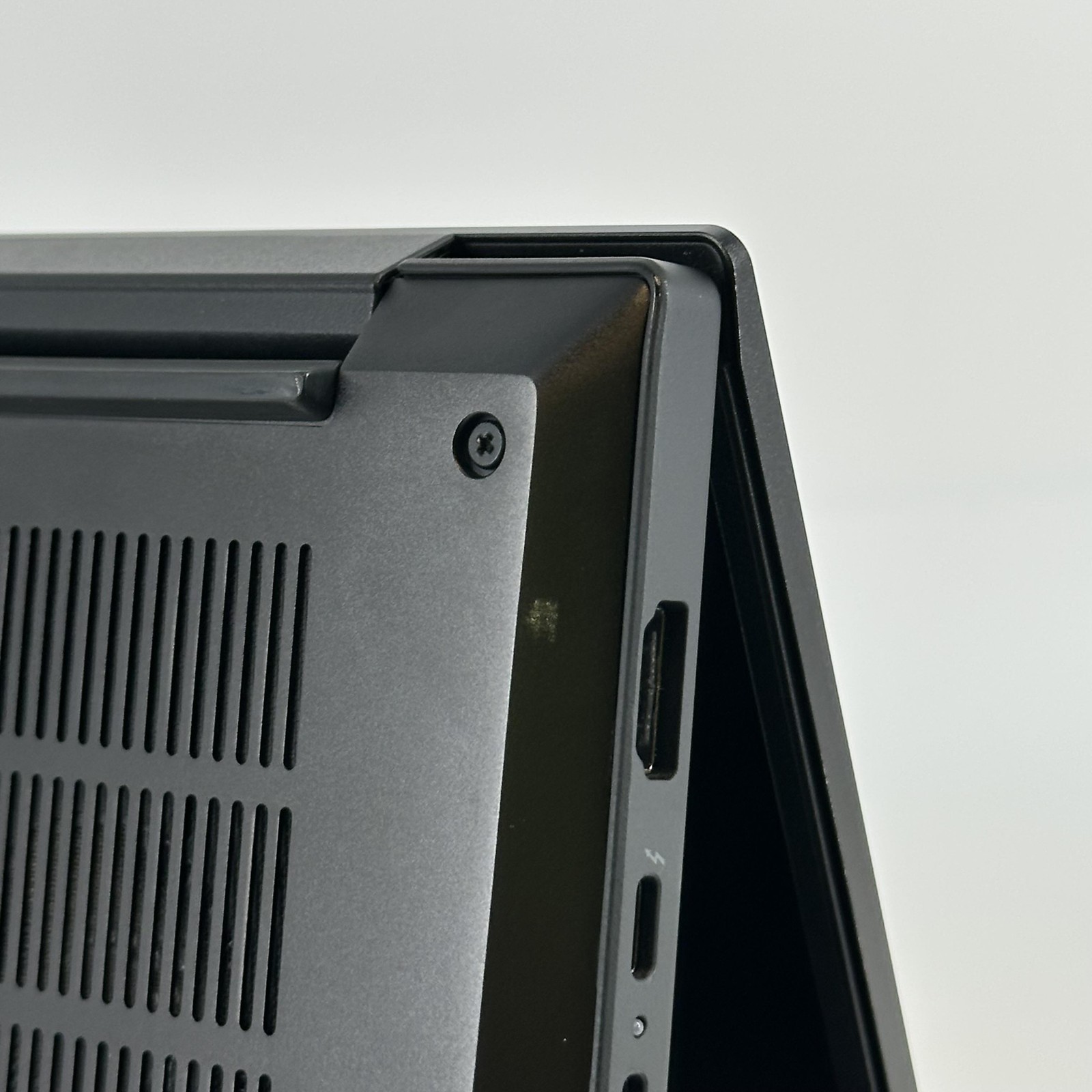 Lenovo ThinkPad P14s Gen 5 QHD+ 1.4 GHz Ultra 7 155H 32GB 1TB SSD RTX 500 Ada
