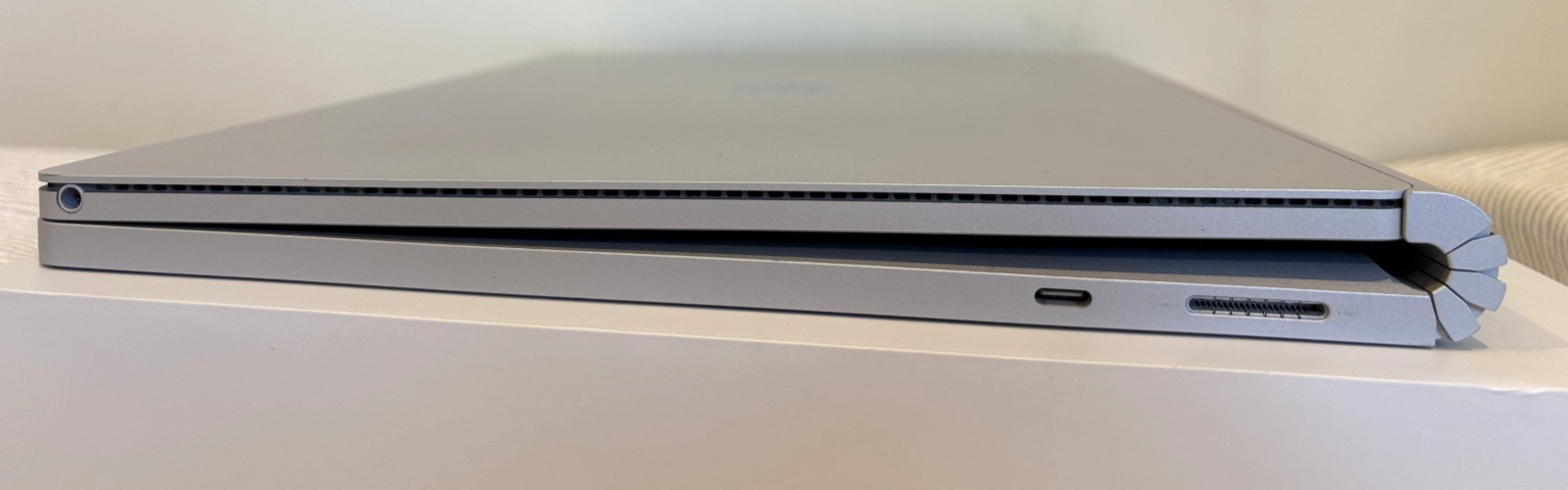 Microsoft Surface Book 3 13.5″ Touchscreen w/ Surface Pen (Intel i7, 256GB SSD)