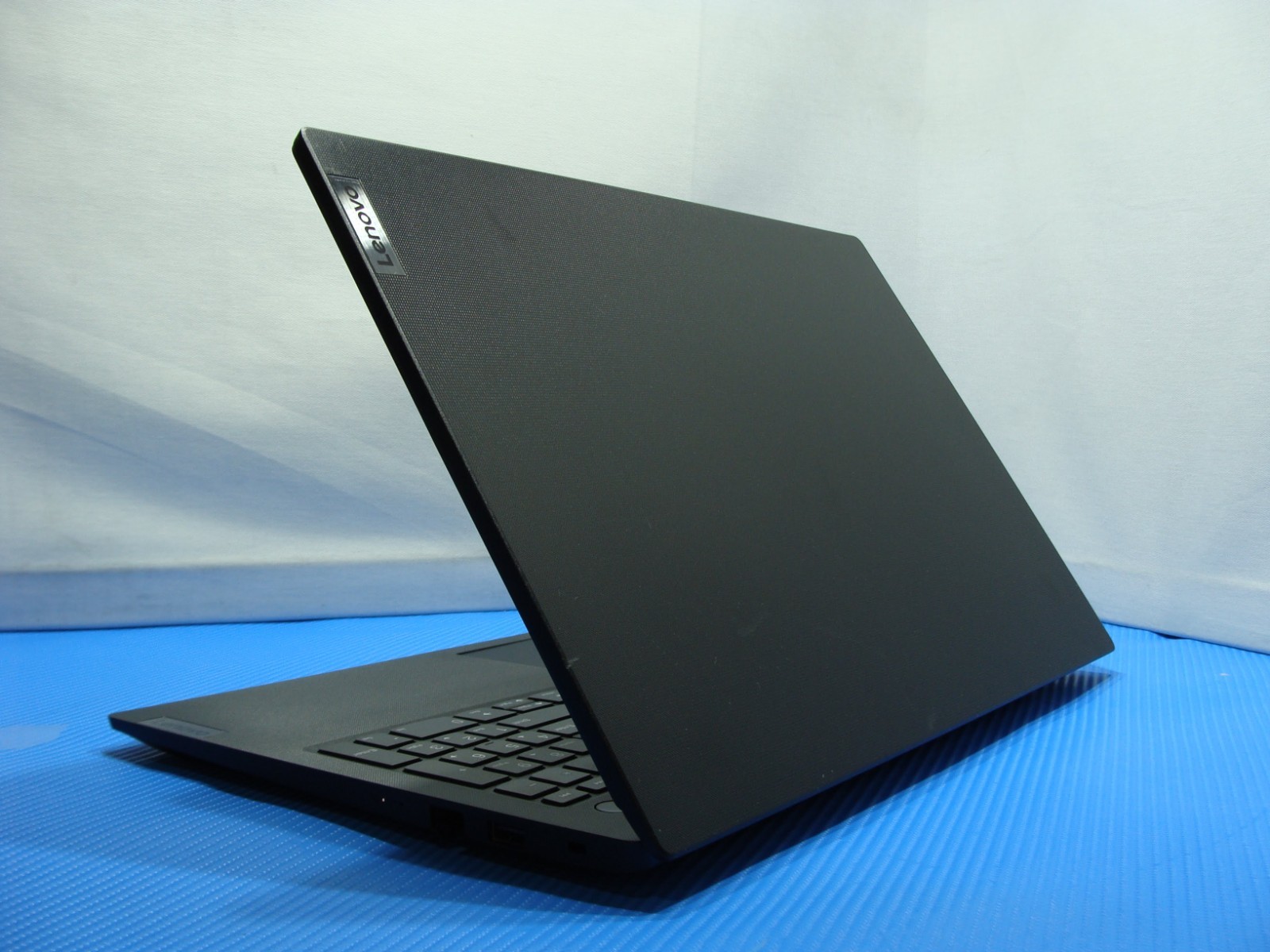 Lenovo V15 G2 ALC 15.6″ FHD AMD Ryzen 5 5500U 2.1GHz 8GB 256GB Win 11Pro +PA