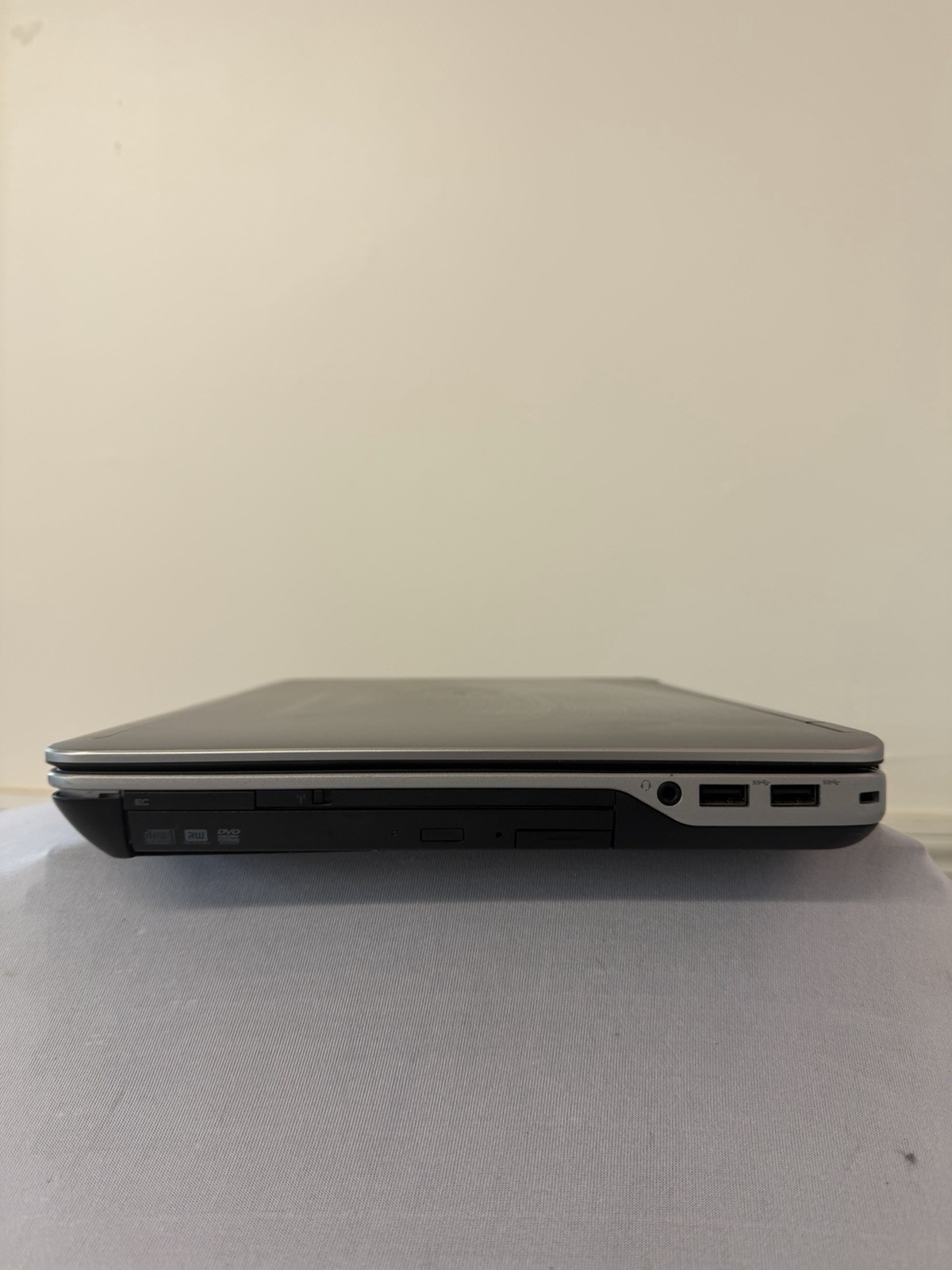 Dell Latitude E6440 Laptop – Good Screen – Intel i5-4300M – RAM 8GB – Read Des
