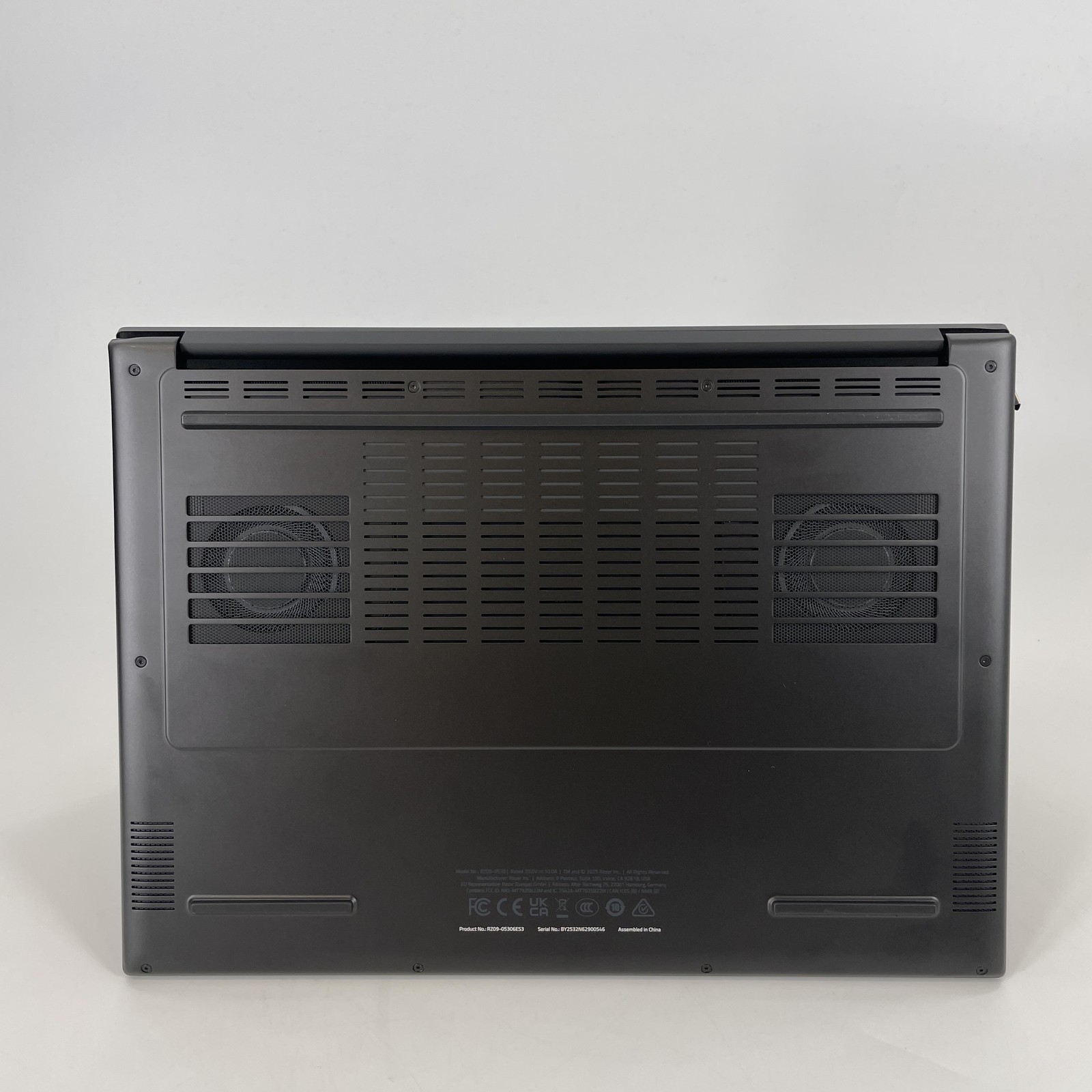 Razer Blade 14 120Hz QHD+ Ryzen AI 9 365 32GB 1TB SSD RTX 5070 Very Good