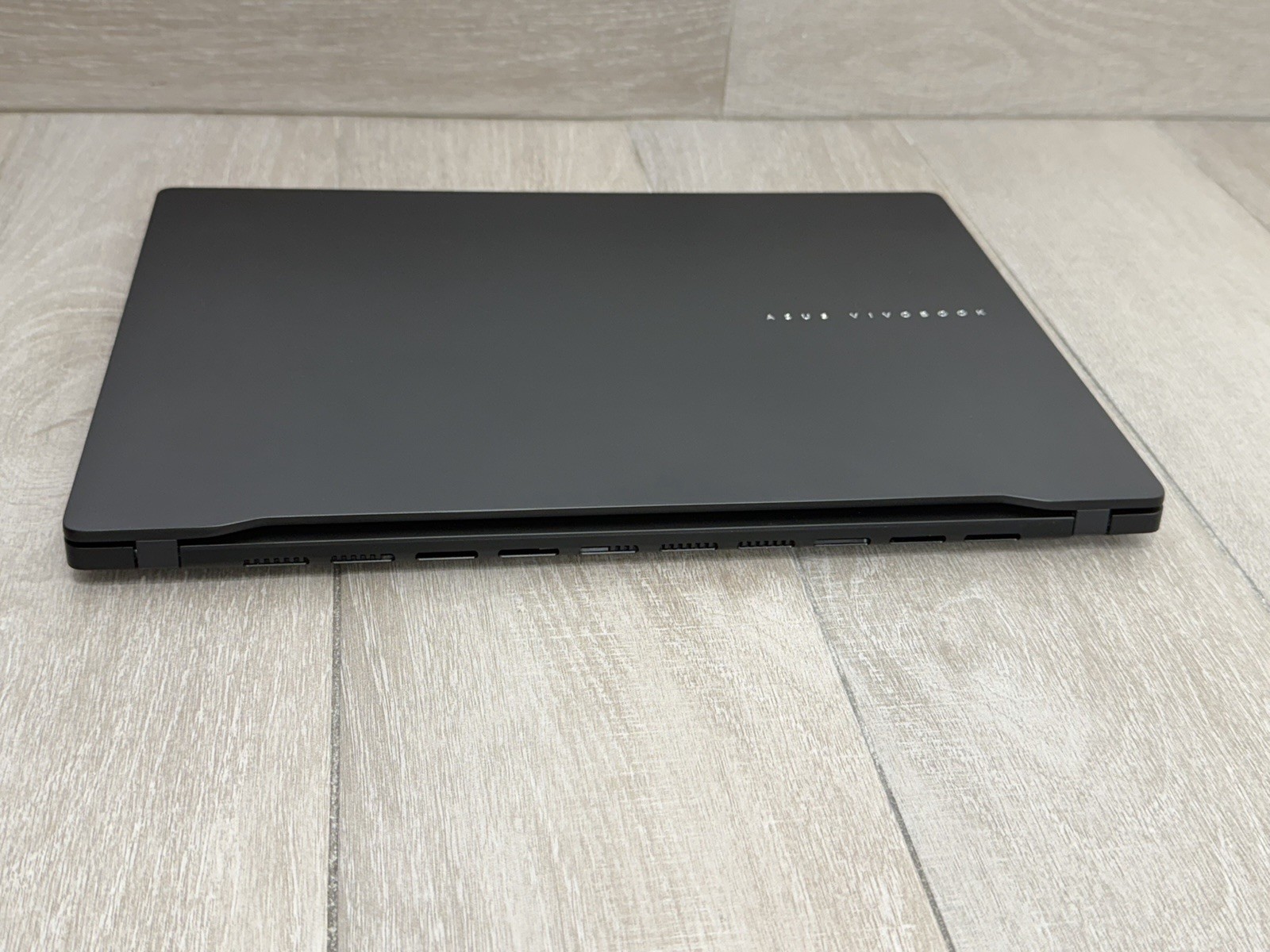 ASUS VivoBook S S5606C 16″ Core Ultra 9-285H 32GB RAM 512GB NVMe Excellent