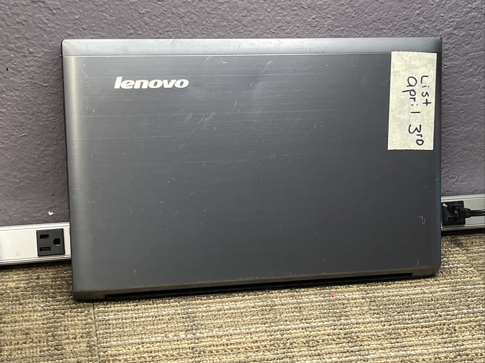 Lenovo IdeaPad V570 15.6″ / Intel Core i5-2450M @ 2.50GHz / (MISSING PARTS! 7233