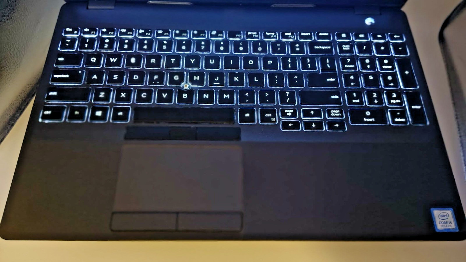 Dell Latitude 5500 | 15.6″ | i5-8265U (8 Threads) | 8GB | 256GB SSD | Zorin OS |