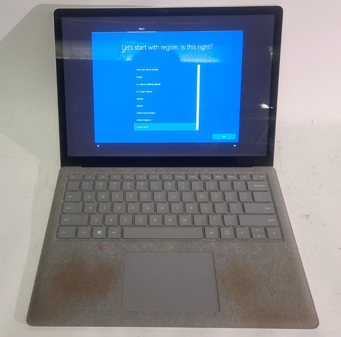 Microsoft Surface Laptop 1769 13.5″ i5-7200U 4GB RAM 128GB SSD Win 10 Pro