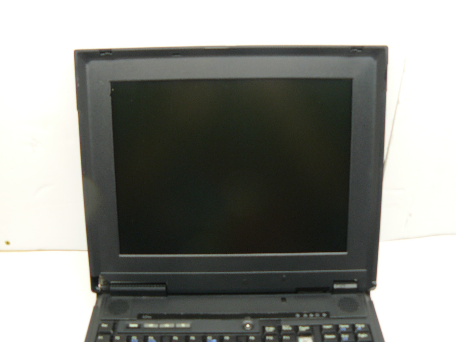 IBM Thinkpad A20m – For Parts/Repair, No Power – Celeron 500MHz, 64MB RAM – 2000