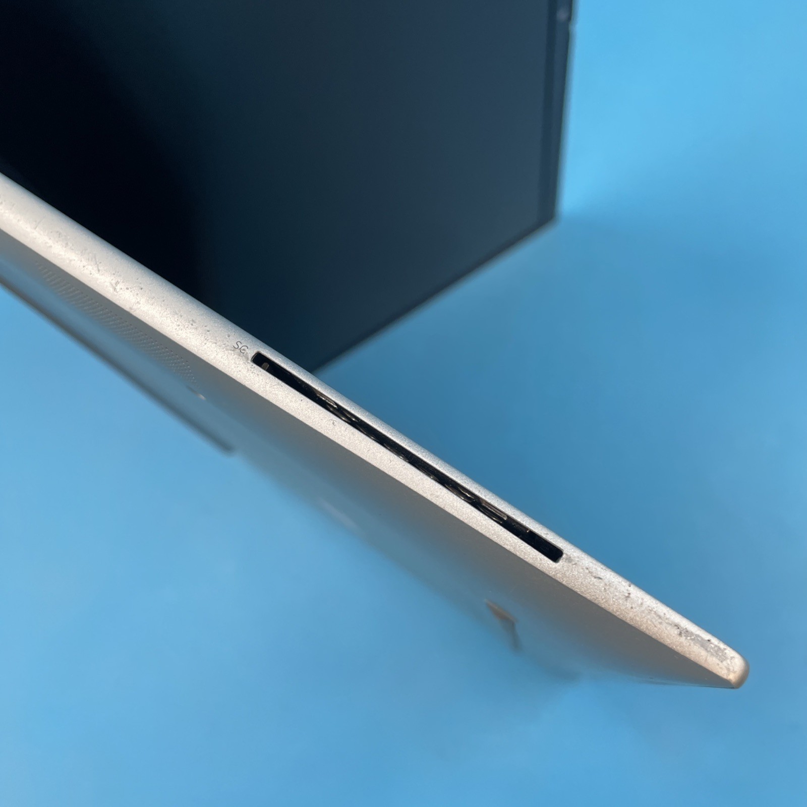 HP EliteBook 840 G10 | i5-1345U | 16GB RAM | 256GB SSD | WIN 11 PRO | 79% BATT