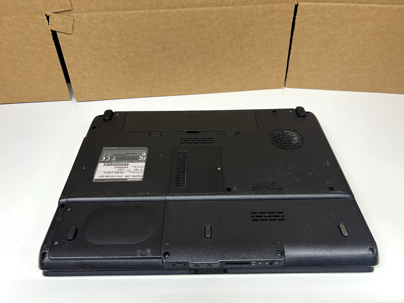 Toshiba L300-01R Laptop PC 300GB Hard Drive 3GB Memory Intel Dual-Core Win 7