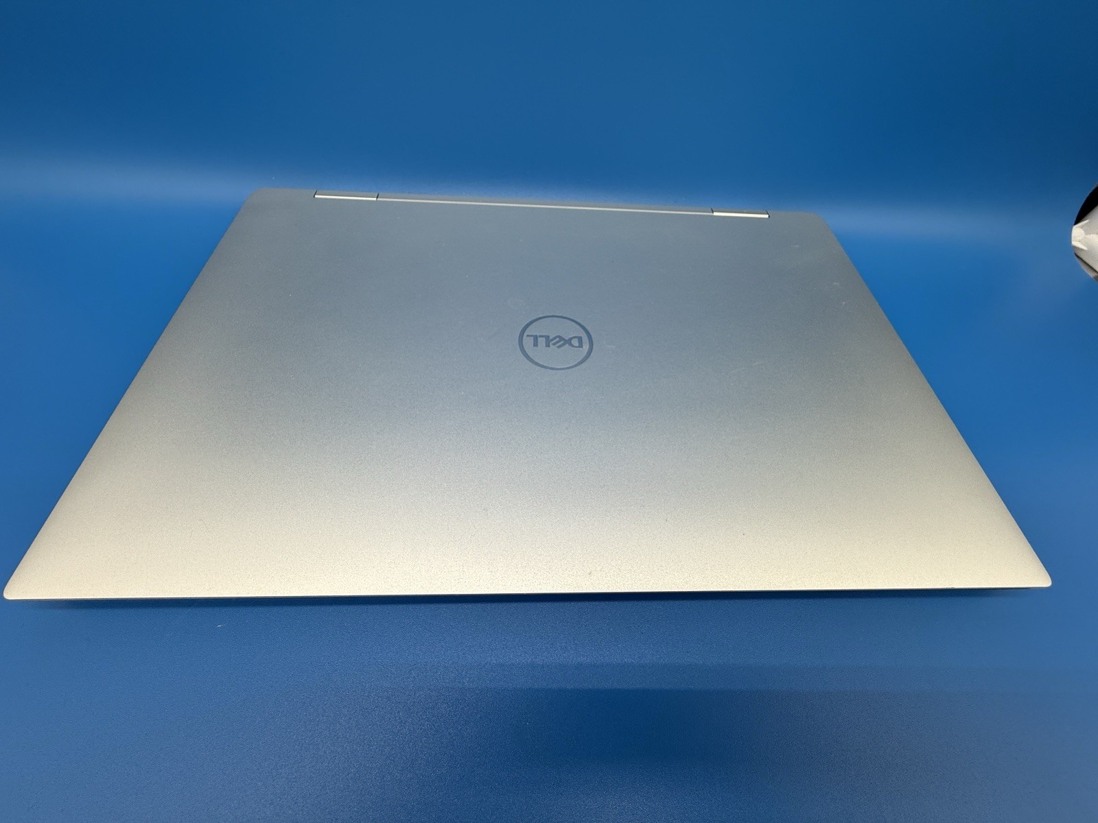 Dell XPS 15 9575 i7-8706G 16GB RAM 256GB SSD RX Vega 4GB GPU FHD Touch Win 11
