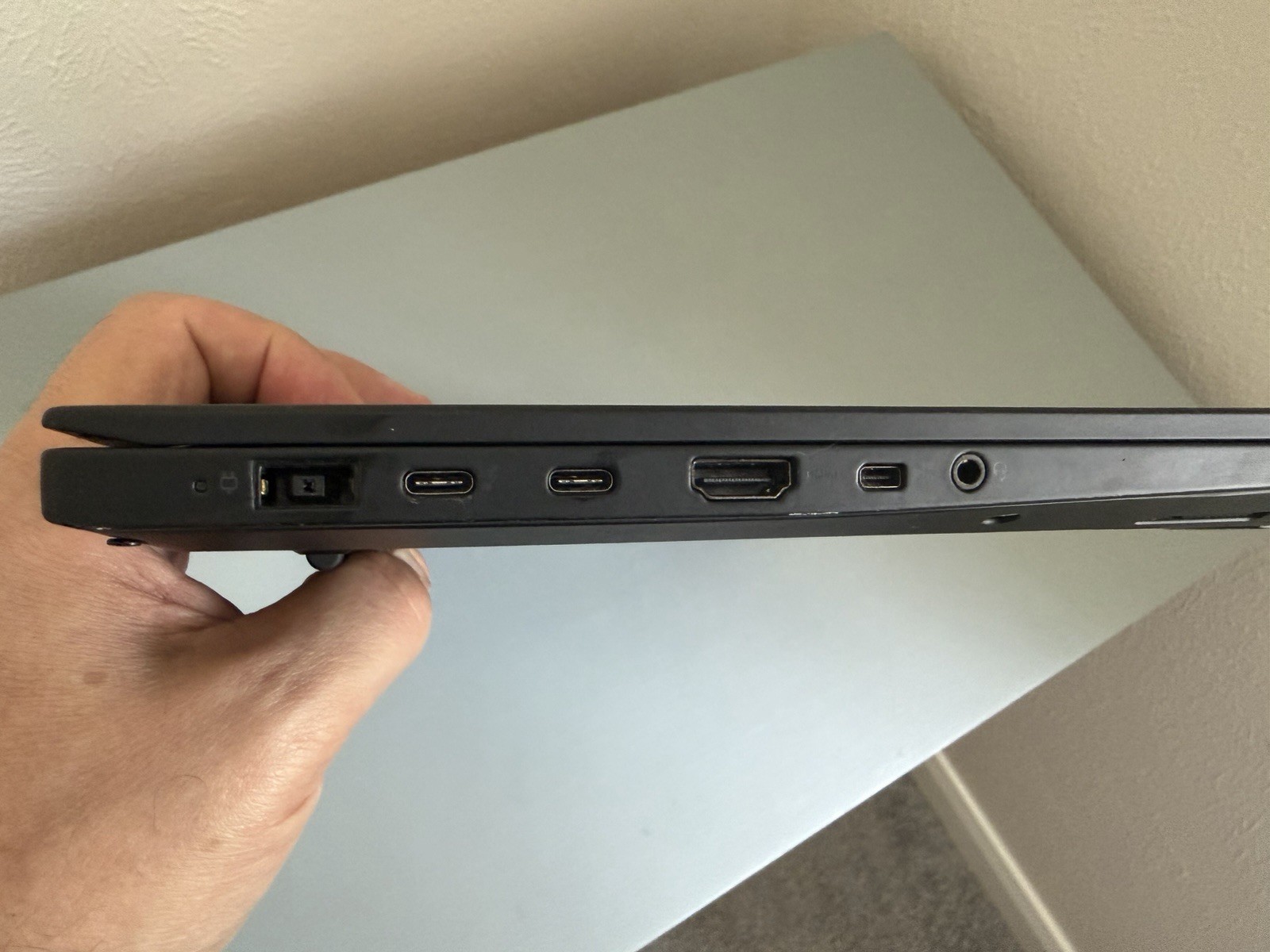 Lenovo ThinkPad P1 Gen1 15.6″ Intel i7-8750H 2.2GHz No Ram/HDD w/ Power Supply