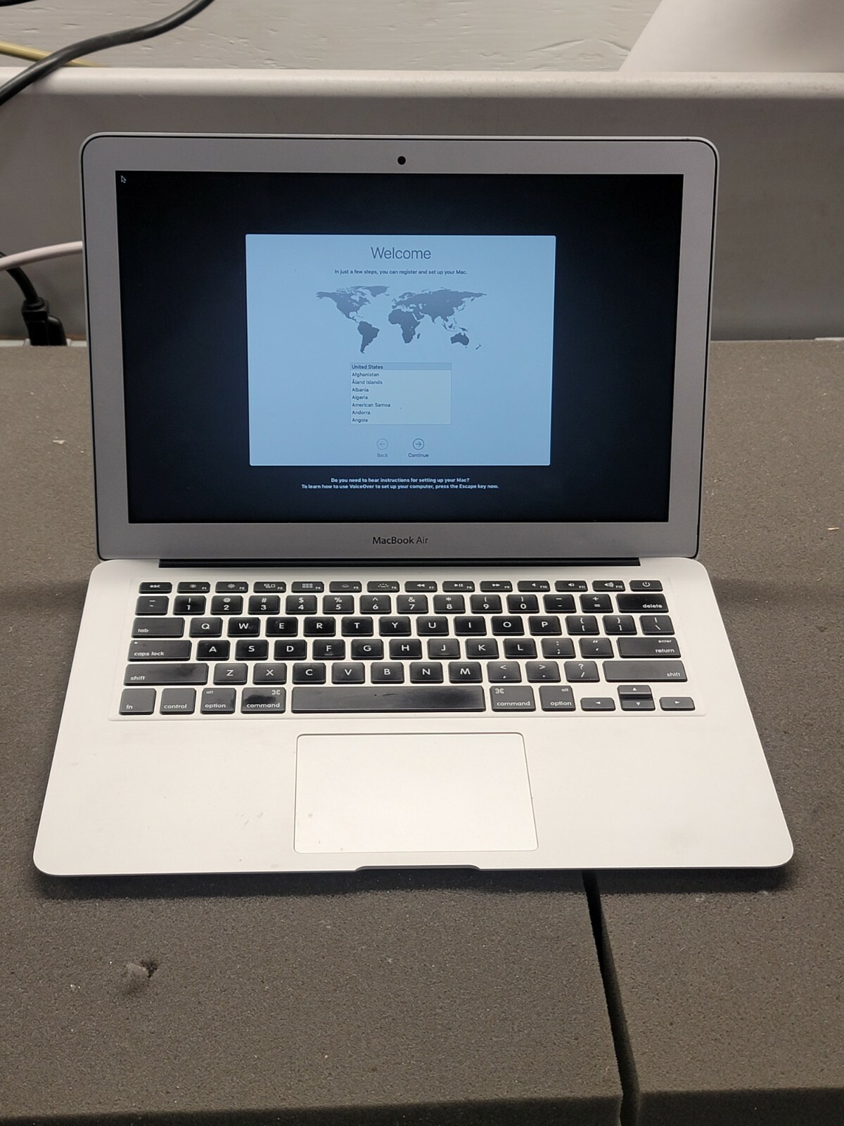 Apple MacBook Air w/ i5 1.8GHz 8Gb Ram 250Gb HDD **Read Description**