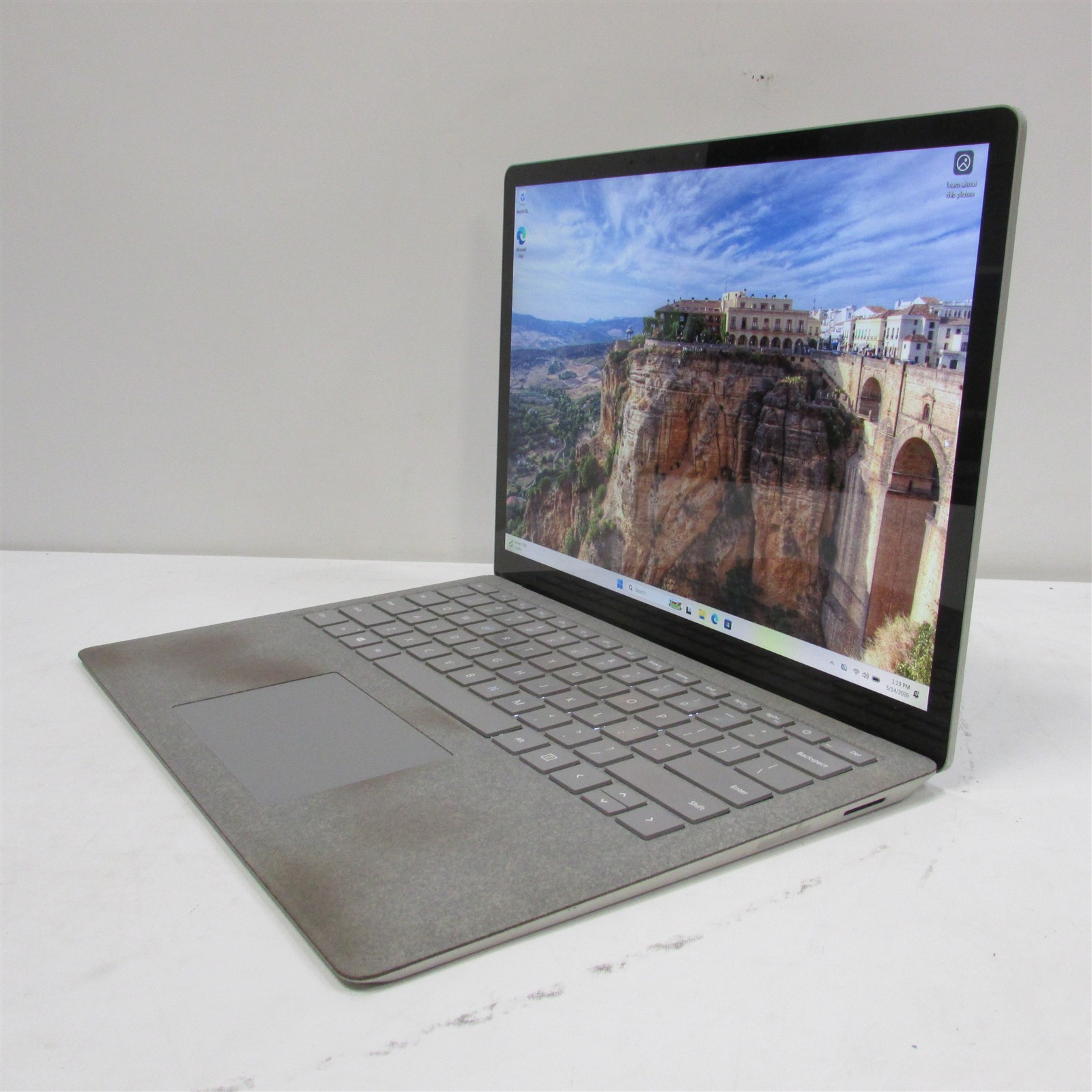 Microsoft Surface Laptop 2 1769 i5-8350U 2.4GHz 8GB RAM 128GB 13.5″ Win 11 Pro