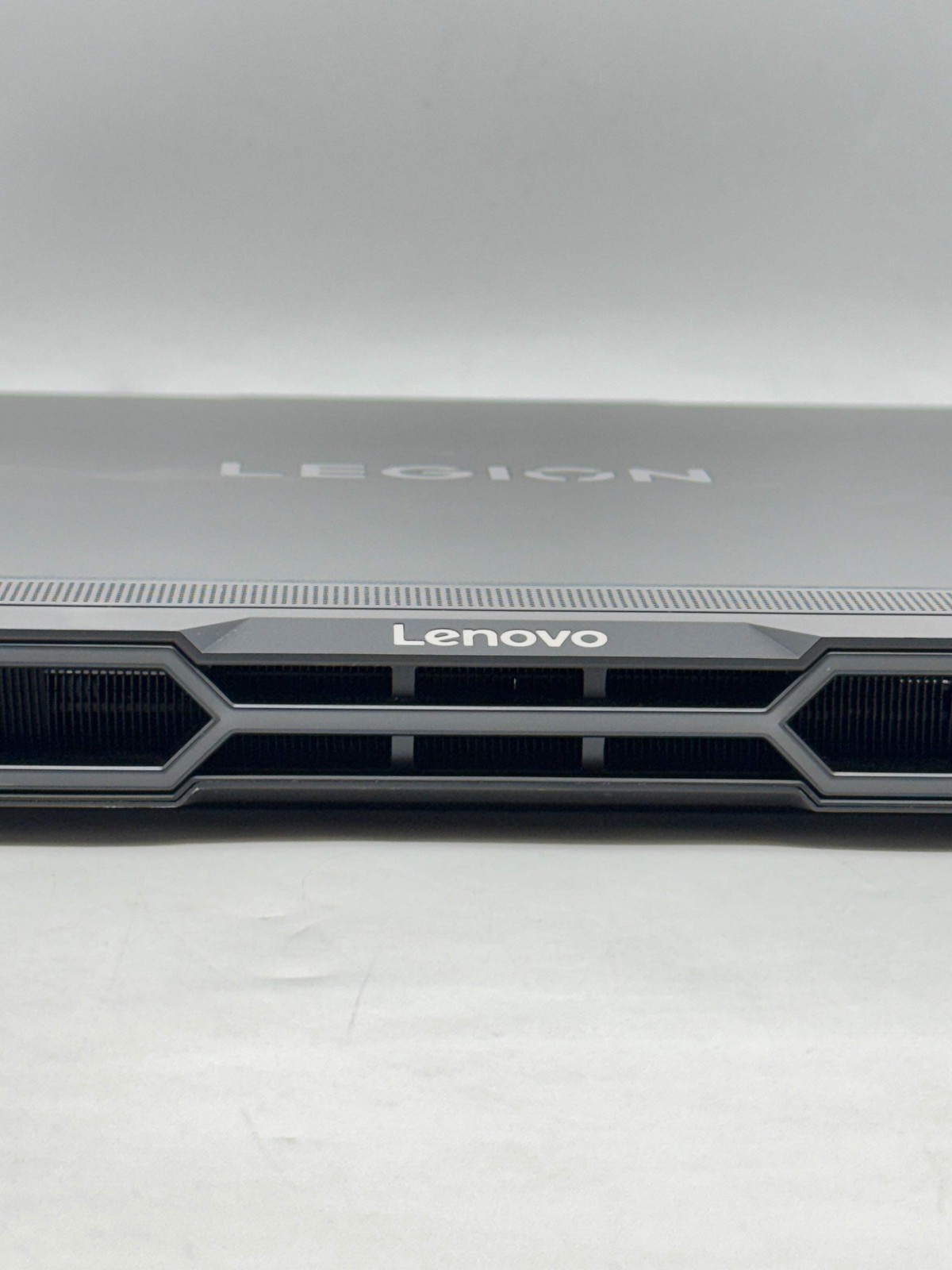 Lenovo Legion Pro 7 16IAX10H 16″ Ultra 9 275HX 64GB RAM 2TB SSD RTX 5080 16GB