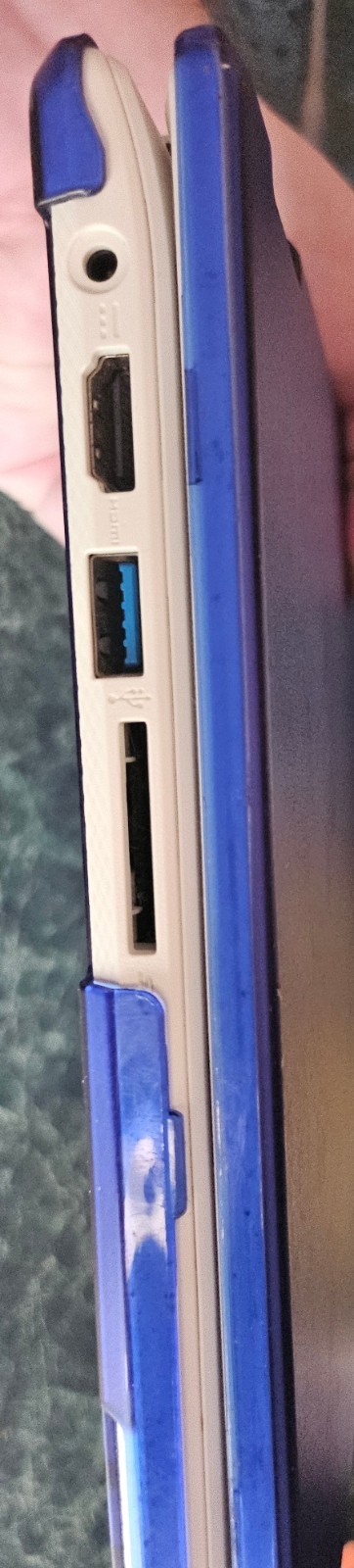 Acer Chromebook CB3-111 Series White 11.6″ Laptop missing charger