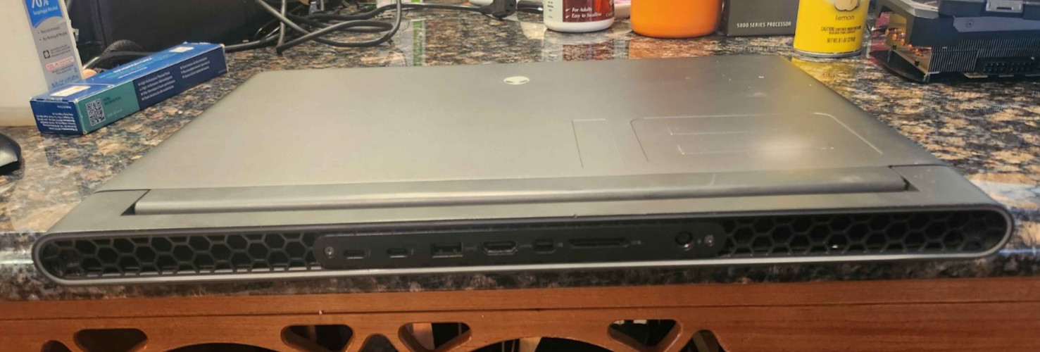 Alienware M18 R2 i9 14900HX RTX 4090 64GB RAM NO SSD BAD MOTHERBOARD For Parts