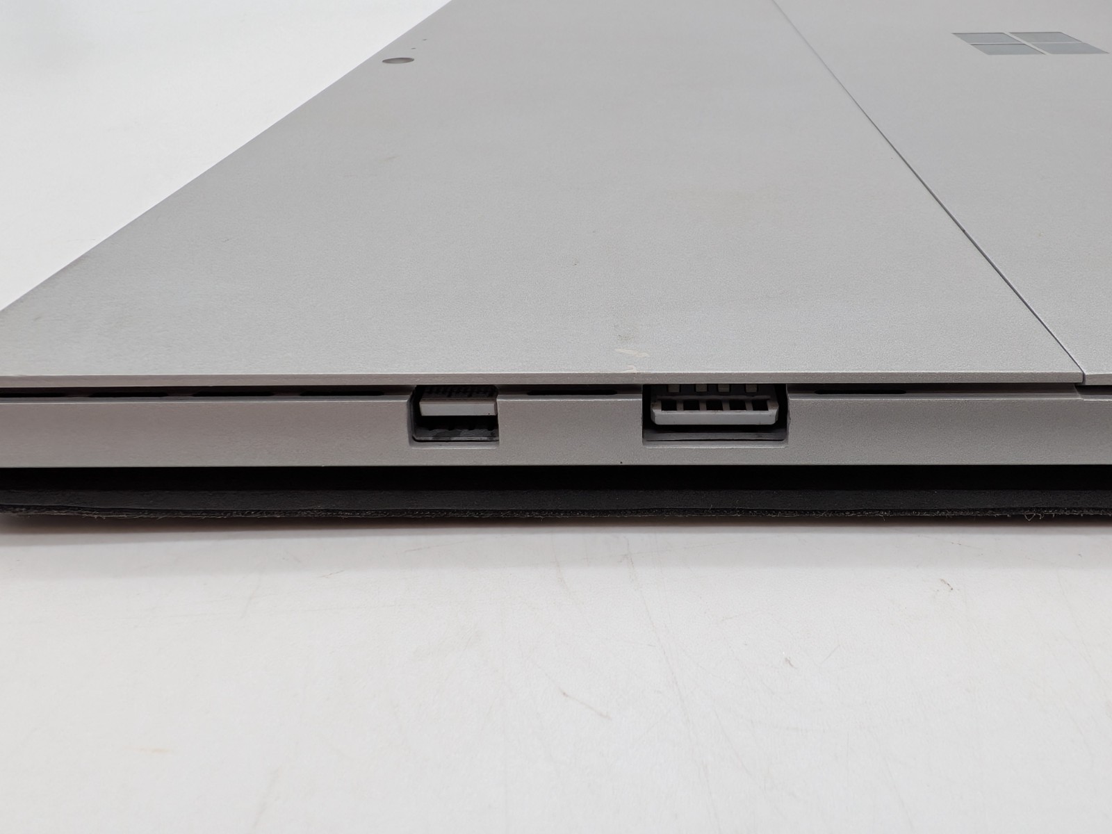 Microsoft Surface Pro 1796 5th Gen Intel 2 Core m3-7Y30 4GB RAM 128GB SSD WIN10P