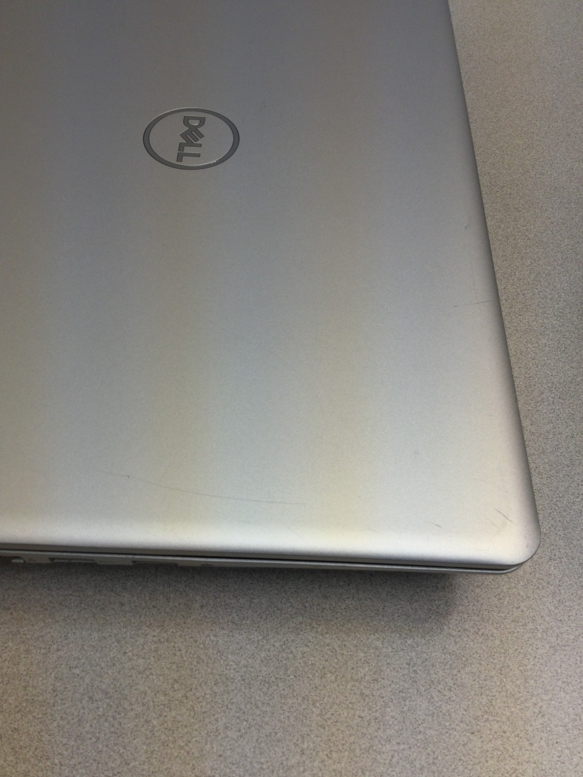 dell inspiron 5584 core i7-8565u @1.80ghz 15.6” 8GB RAM 256GB SSD WIN 11 PRO