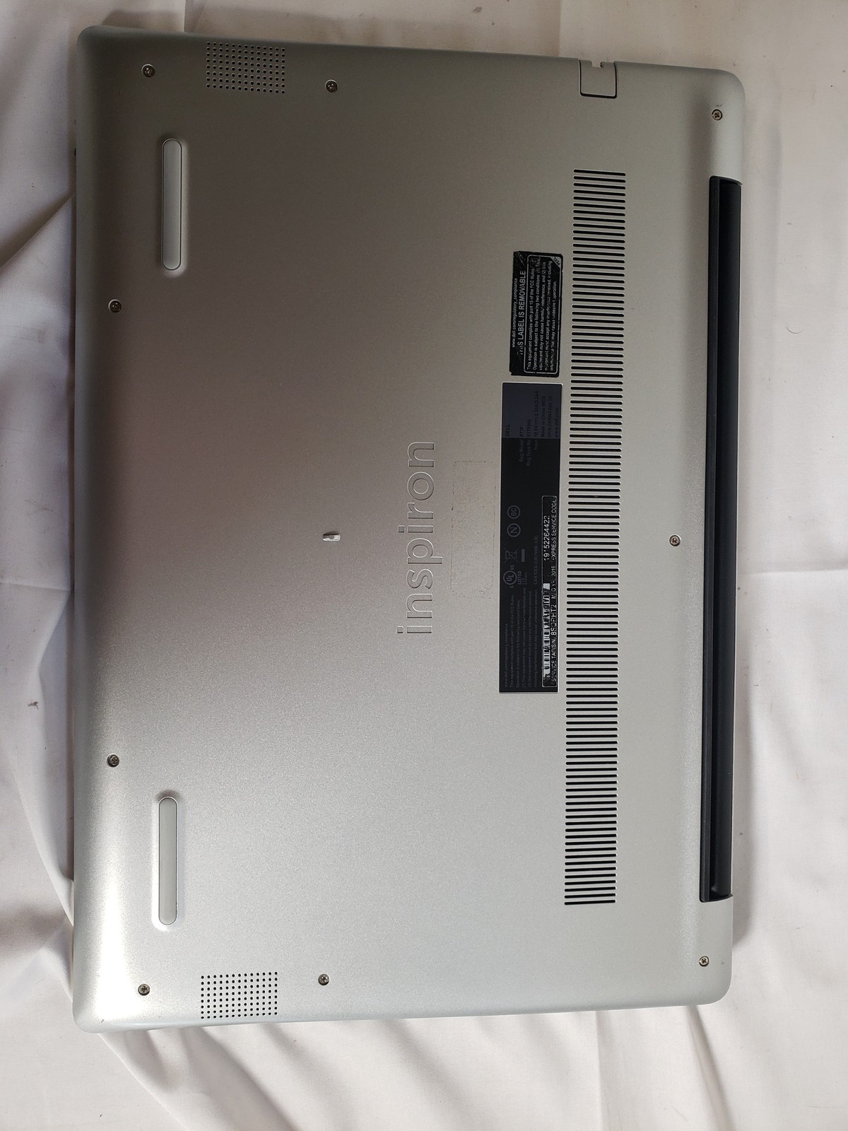 Dell Inspiron 5585 Ryzen 7 3700U 16GB RAM 256GB NVME SSD 15.6″ Win11H