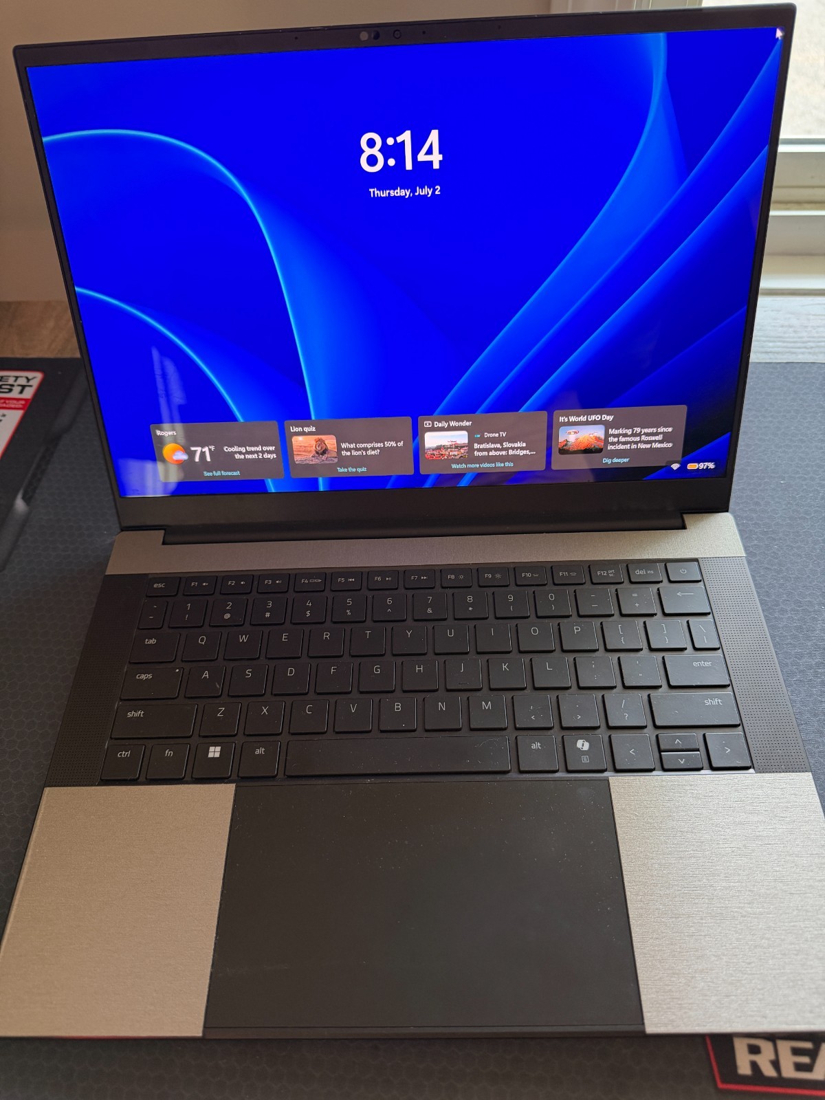 Razer Blade 14 2025 RTX 5070 64GB RAM 4TB SSD Ryzen AI 9 365 OLED Win11 Pro