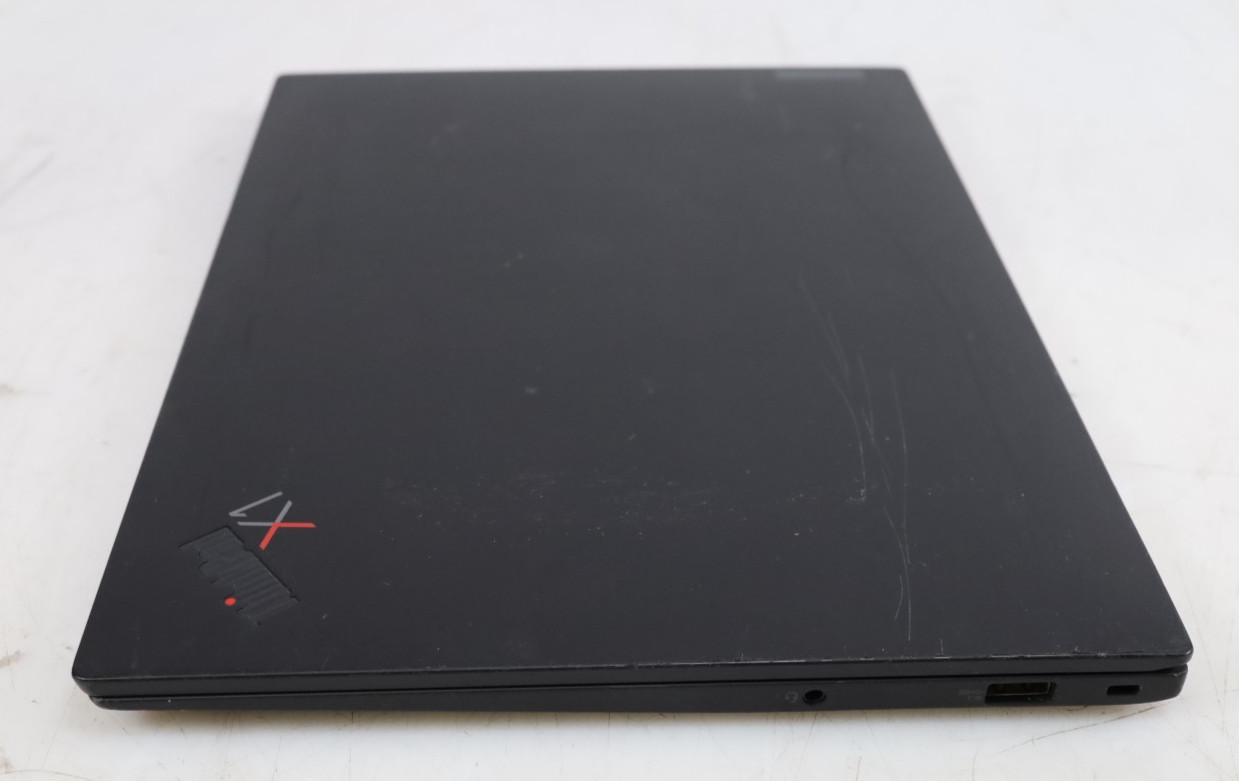 Lenovo ThinkPad X1 Carbon G10 14″ Touchscreen 32GB LPDDR5 No HDD COA OS