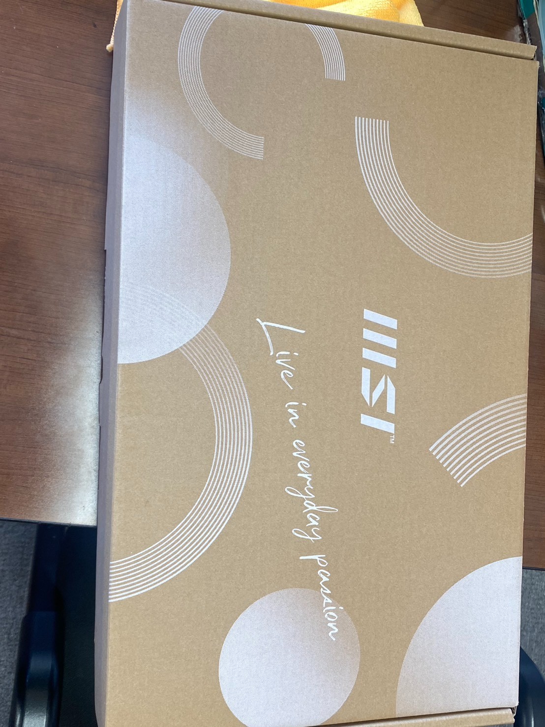 MSI Modern 15 AMD Ryzen 7 5700U (1.80GHz) 16GB RAM 512 GB SSD