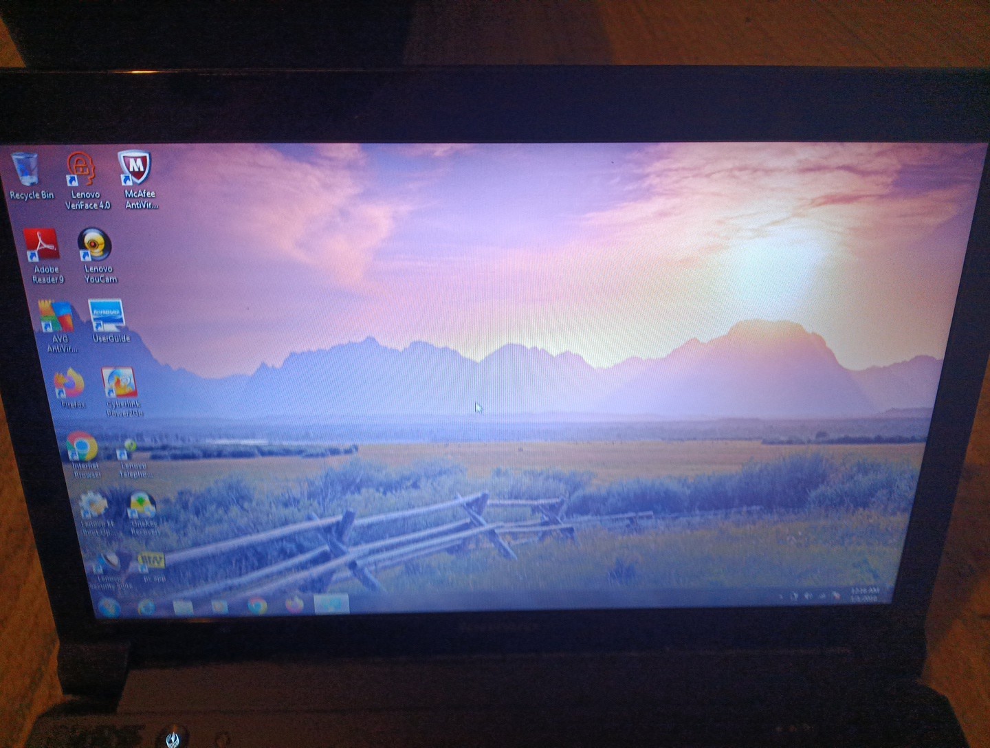 Lenovo PC Laptop Labtop 16″ Black AMD 1.65ghz, 4GB Ram 250GB HD Windows 7