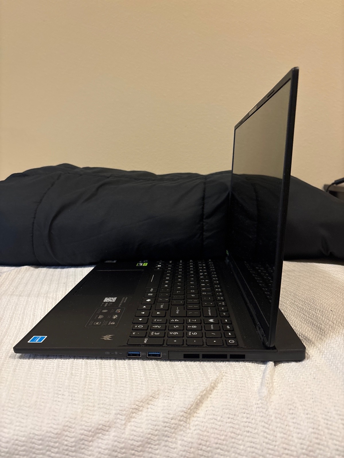 Acer – Predator Helios Neo 16S AI Gaming Laptop – 16″ OLED 240Hz – Intel Core…