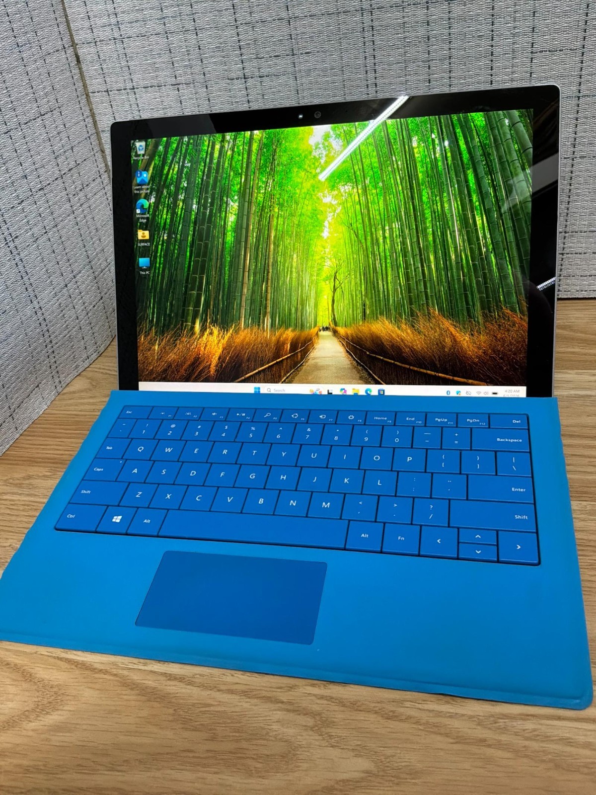 Microsoft Surface Pro 4 i5-6300U 4GB RAM 128GB SSD Intel HD 520 Windows 11