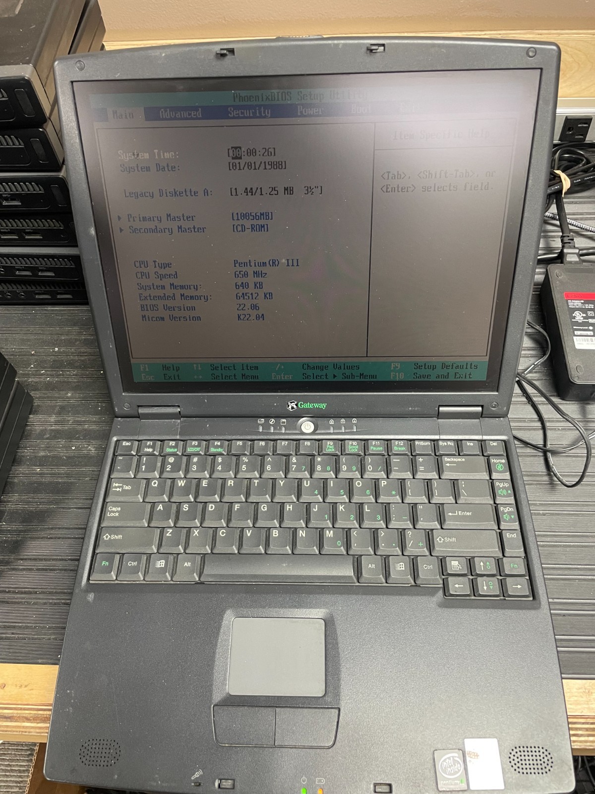 Gateway Solo 5300 | Intel Pentium III@650 | 640kb Ram | 10gb HDD | Win 98