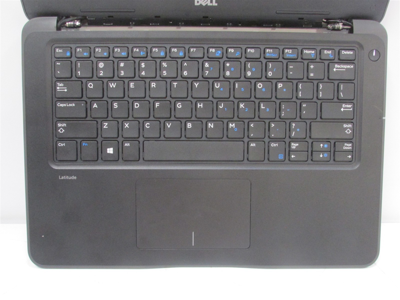 Dell Latitude 3380 i3-6006U 2.0GHz 4GB RAM 500GB HDD 13.3″ Win 10 Pro COSM DMG