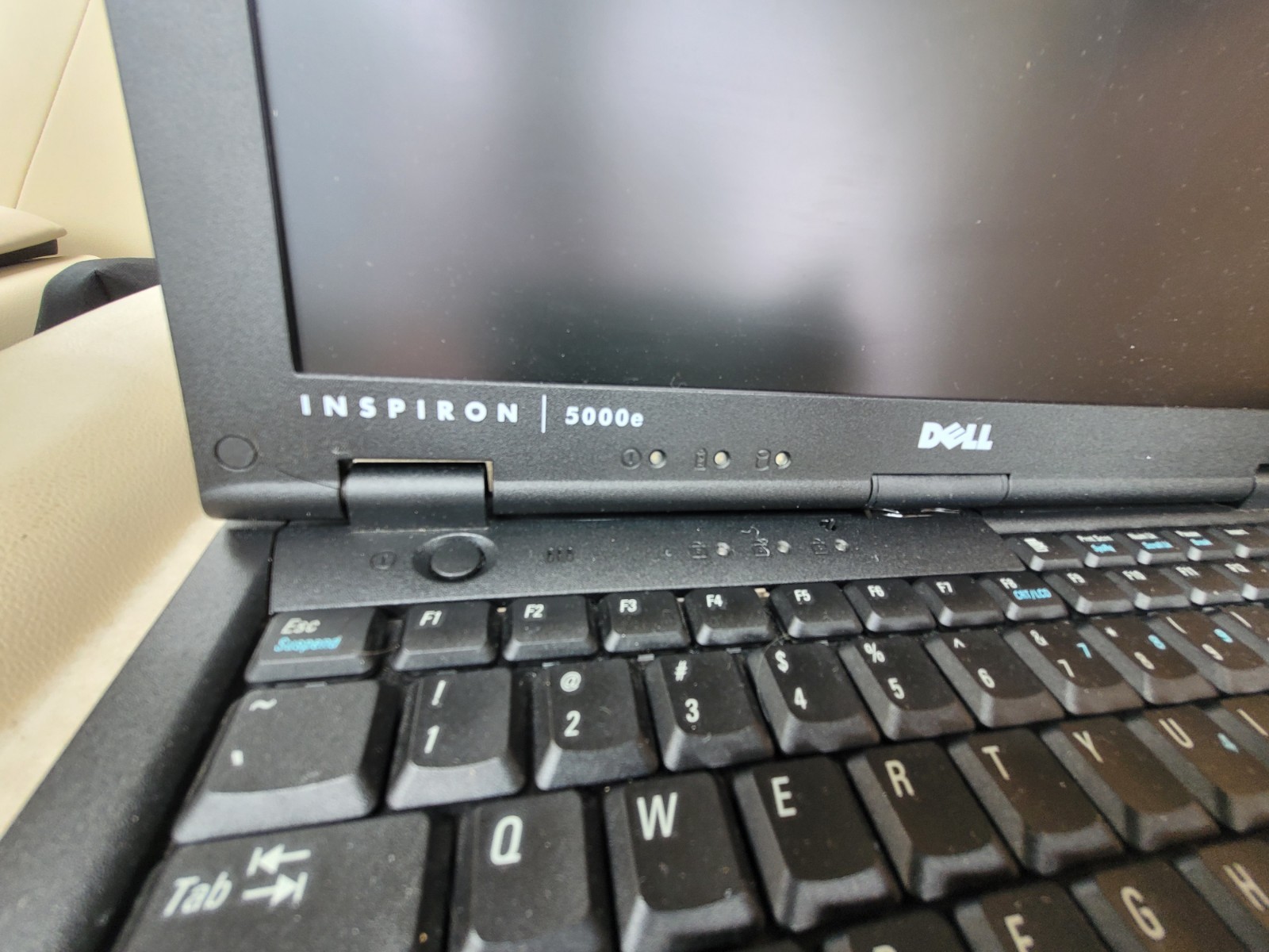 Vintage Dell Inspiron 5000e Laptop P III PPM 700 MHz, 128 MB RAM WinXP
