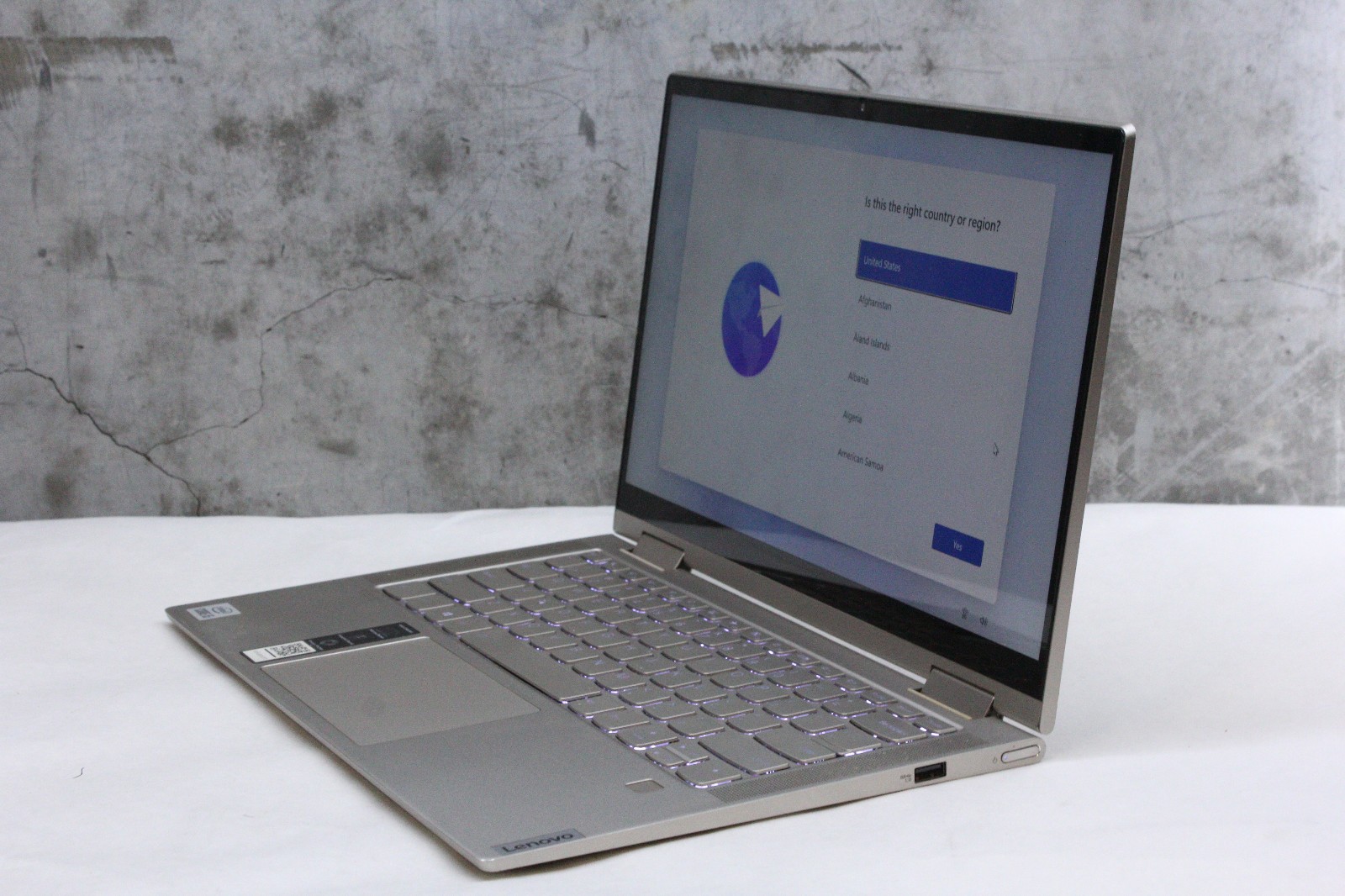 Lenovo Yoga C740-14IML *Bad KB, Grade C- Read* i5-10210U, 8GB Ram, 256GB NVMe