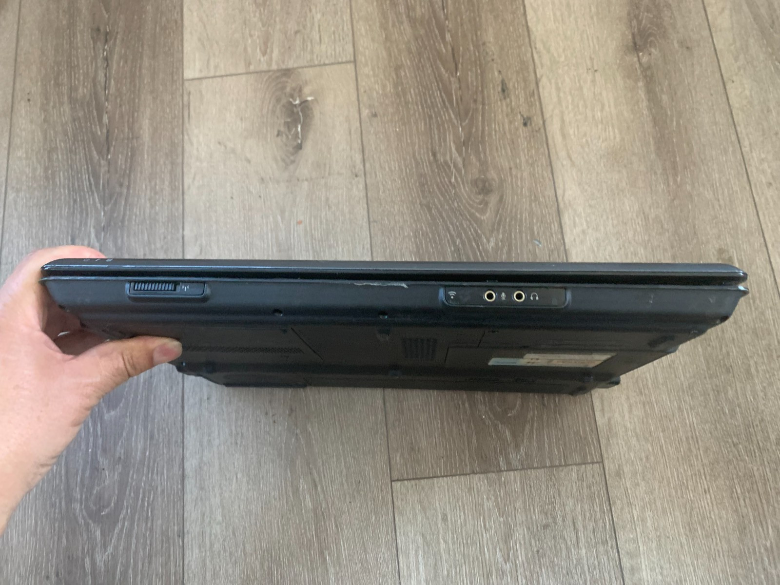 Compaq Presario V6000 15.4″ Intel Core Duo T2450 2.00Ghz 2GB RAM 120GB HDD Win 7
