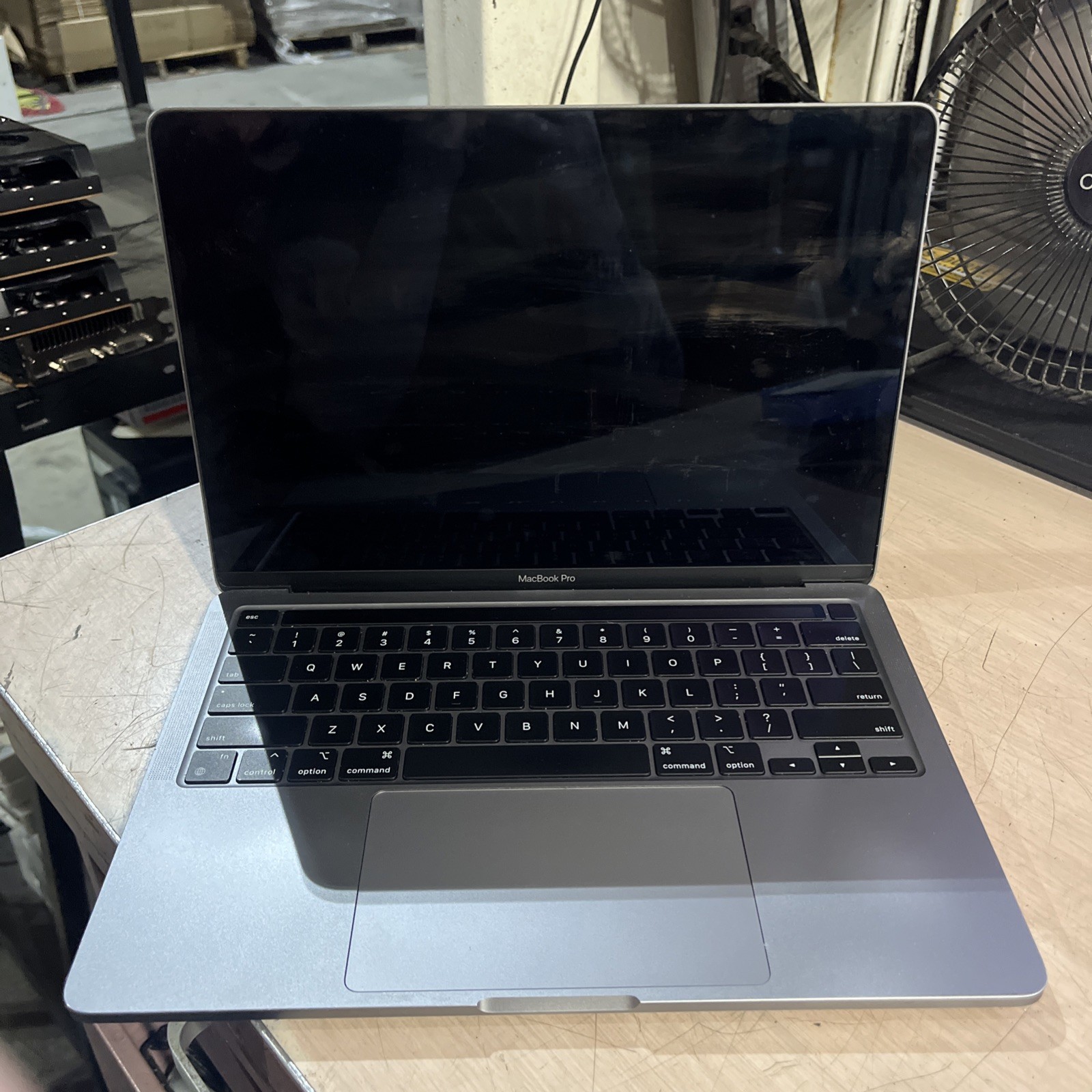 APPLE MACBOOK PRO “M2″ 8 CPU/10 GPU 13” 3.49GHZ 9GB RAM NO HD