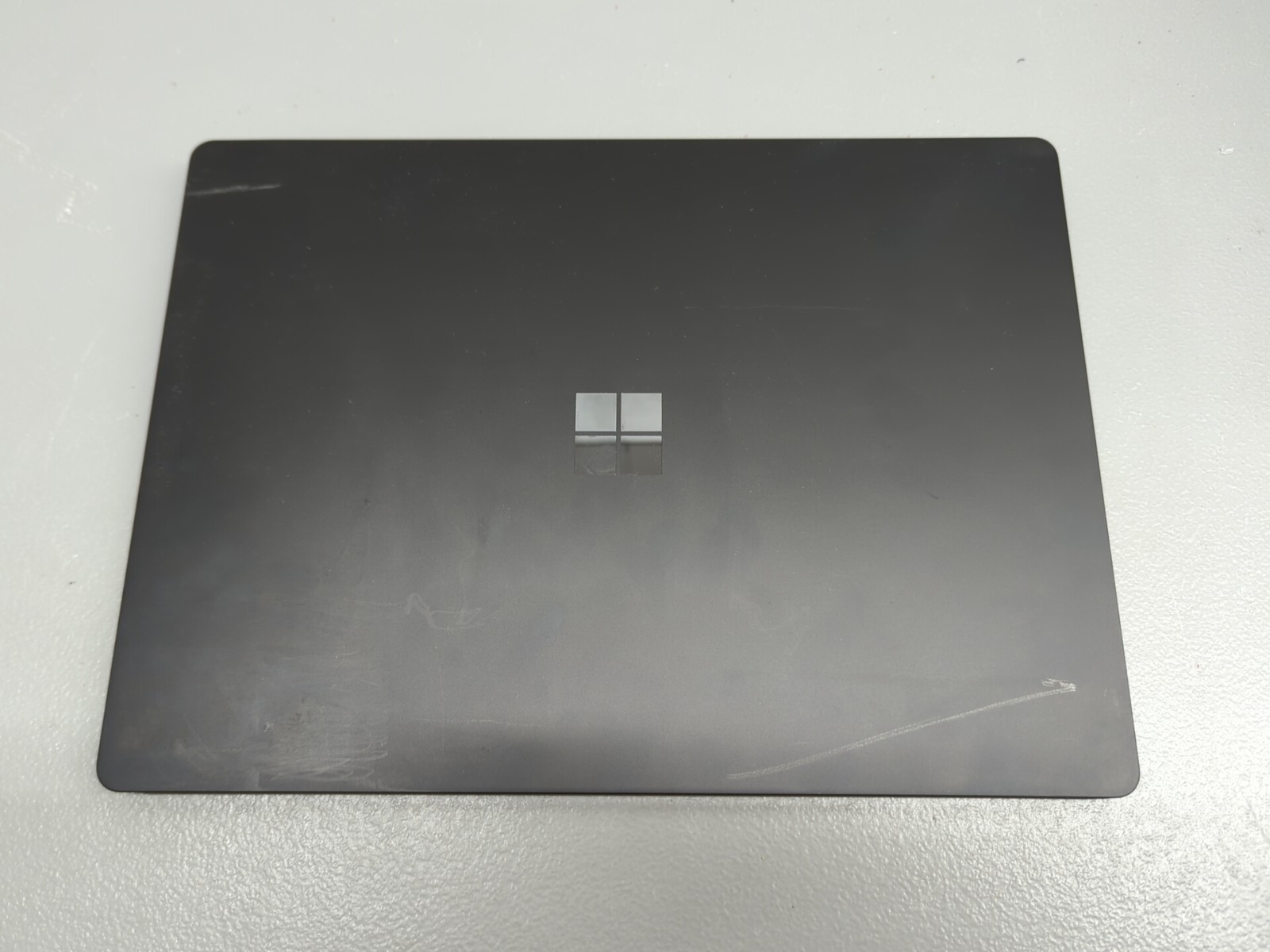 Microsoft Surface Laptop 2 13.5″ i7-8650U 16GB 512GB SSD Win11 Pro – Read