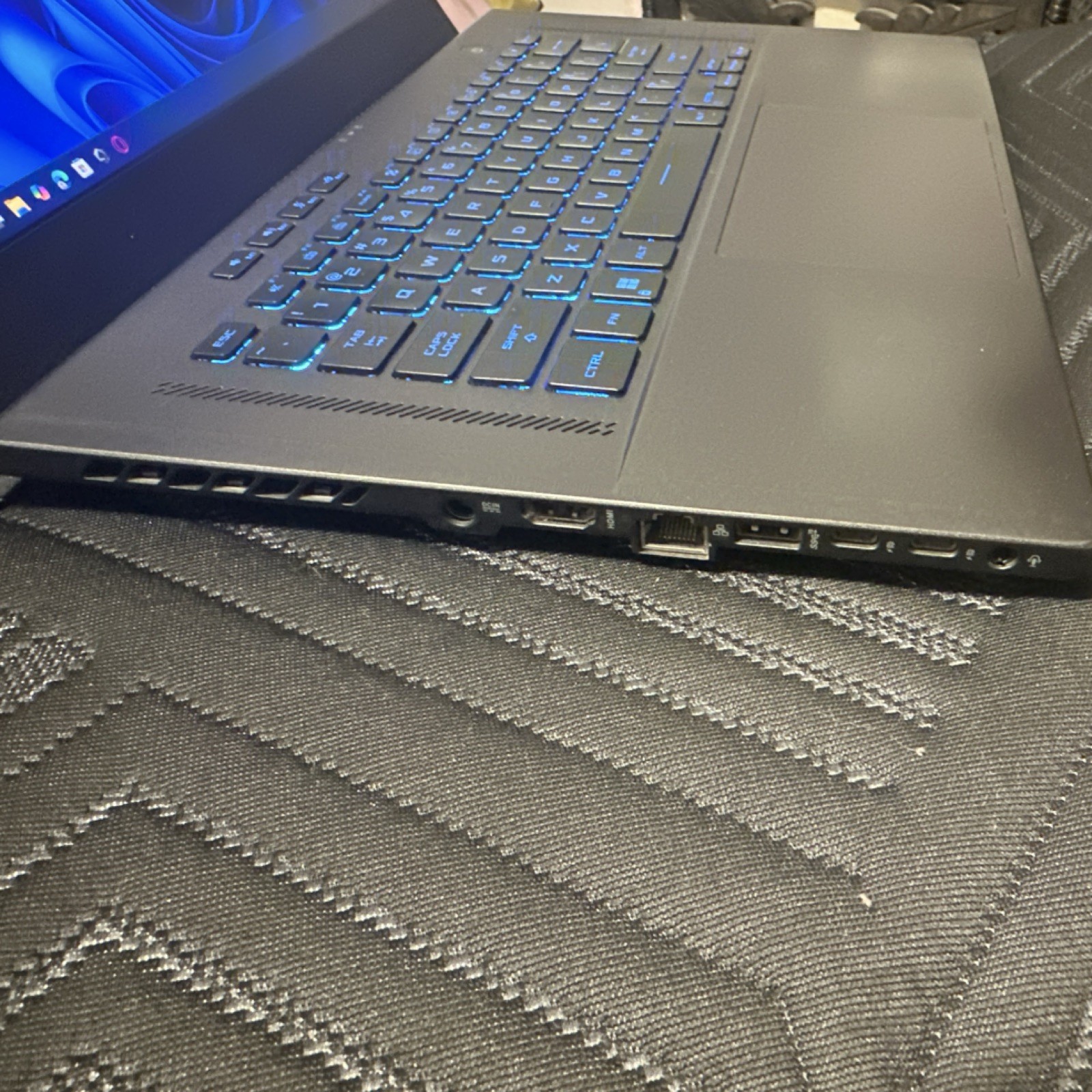 ASUS ROG Zephyrus G15 Ryzen 9 6900HS RTX 3060 16GB 476GB SSD 15.6″ QHD Win 11