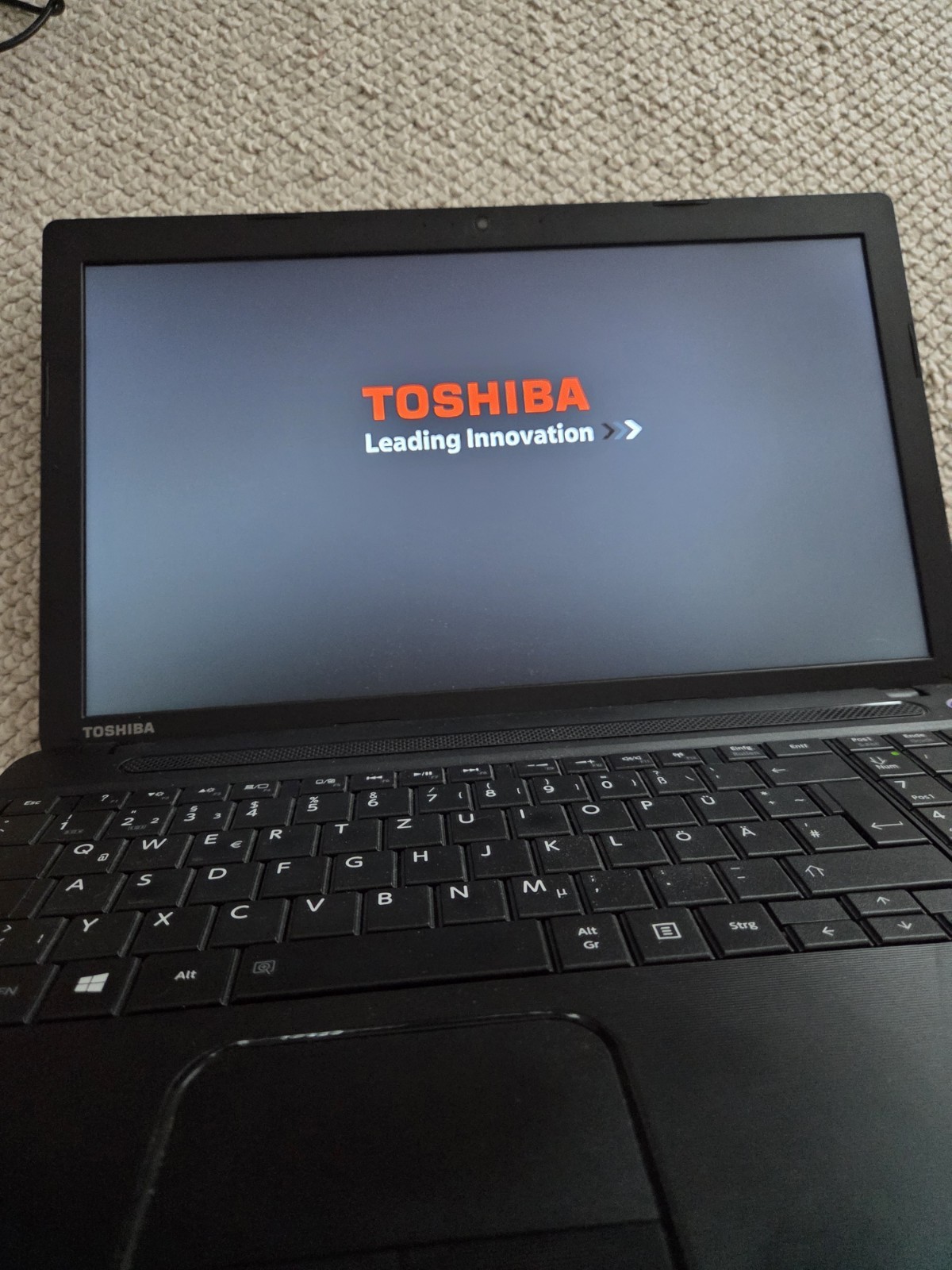 Toshiba Satellite C50D-A-13Y | AMD Quad-Core | 4GB RAM | SSD | Windows 10