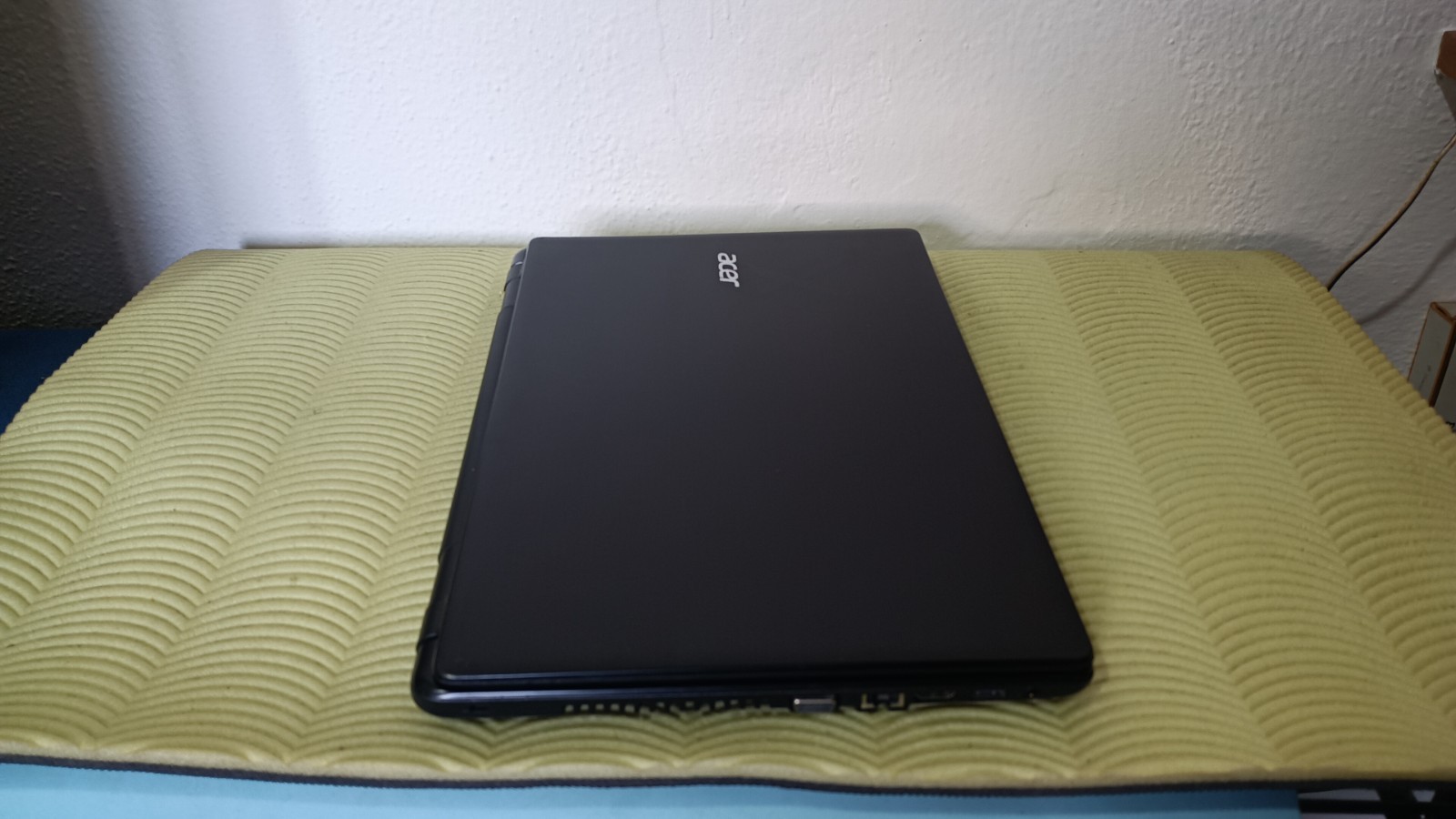 Acer Aspire E1-521G AMD A8-6410 8GB 256GB SSD 15.6″ AMD RADEO R5 M240 2GB