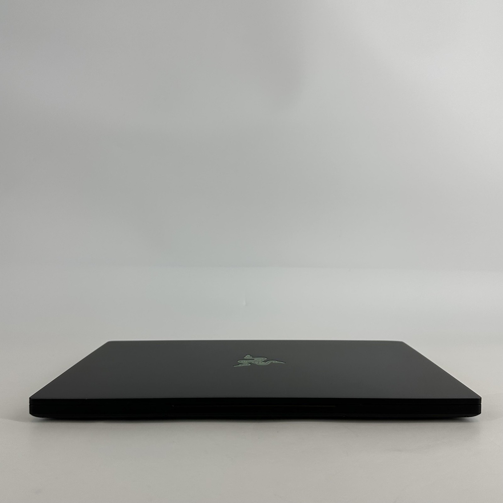 Razer Blade 15 Advanced 240Hz FHD i7-9750H 2.60GHz 16GB 1TB SSD RTX 2080 Max-Q