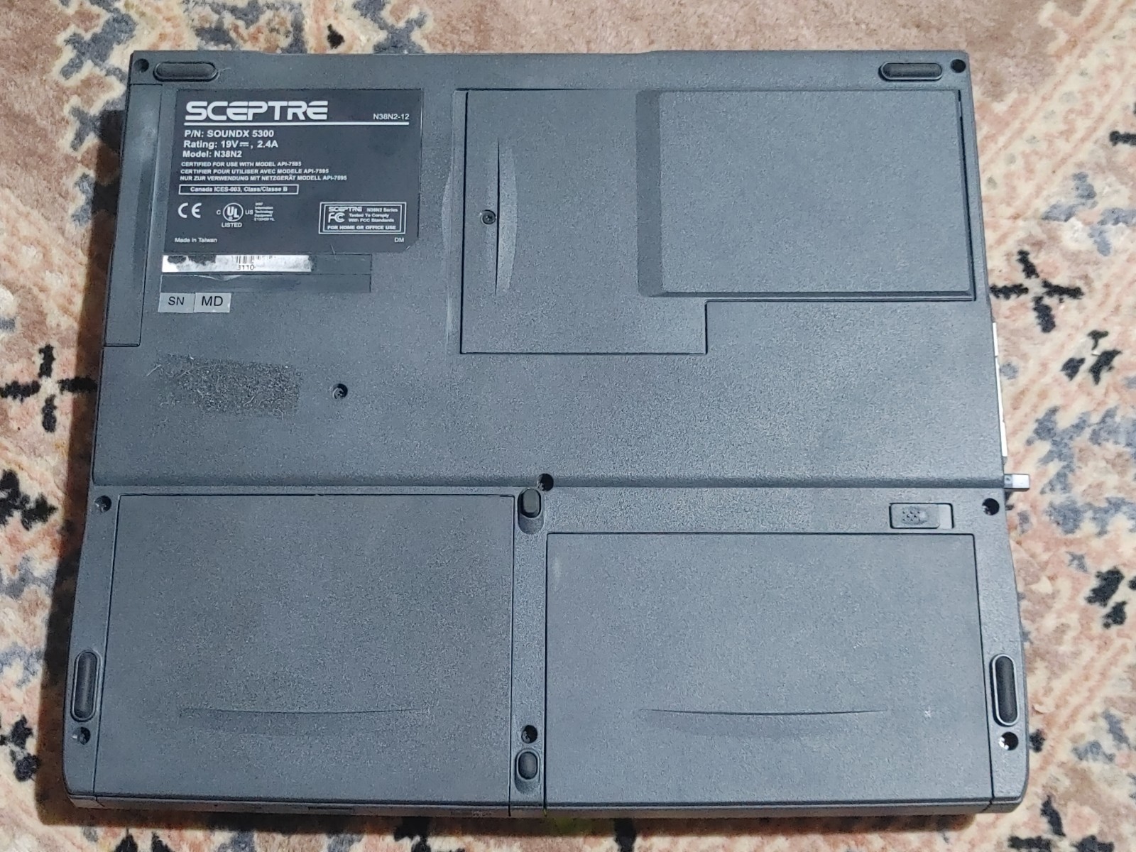 Vintage 1990s Sceptre SoundX 5300 Laptop Powers On No Os