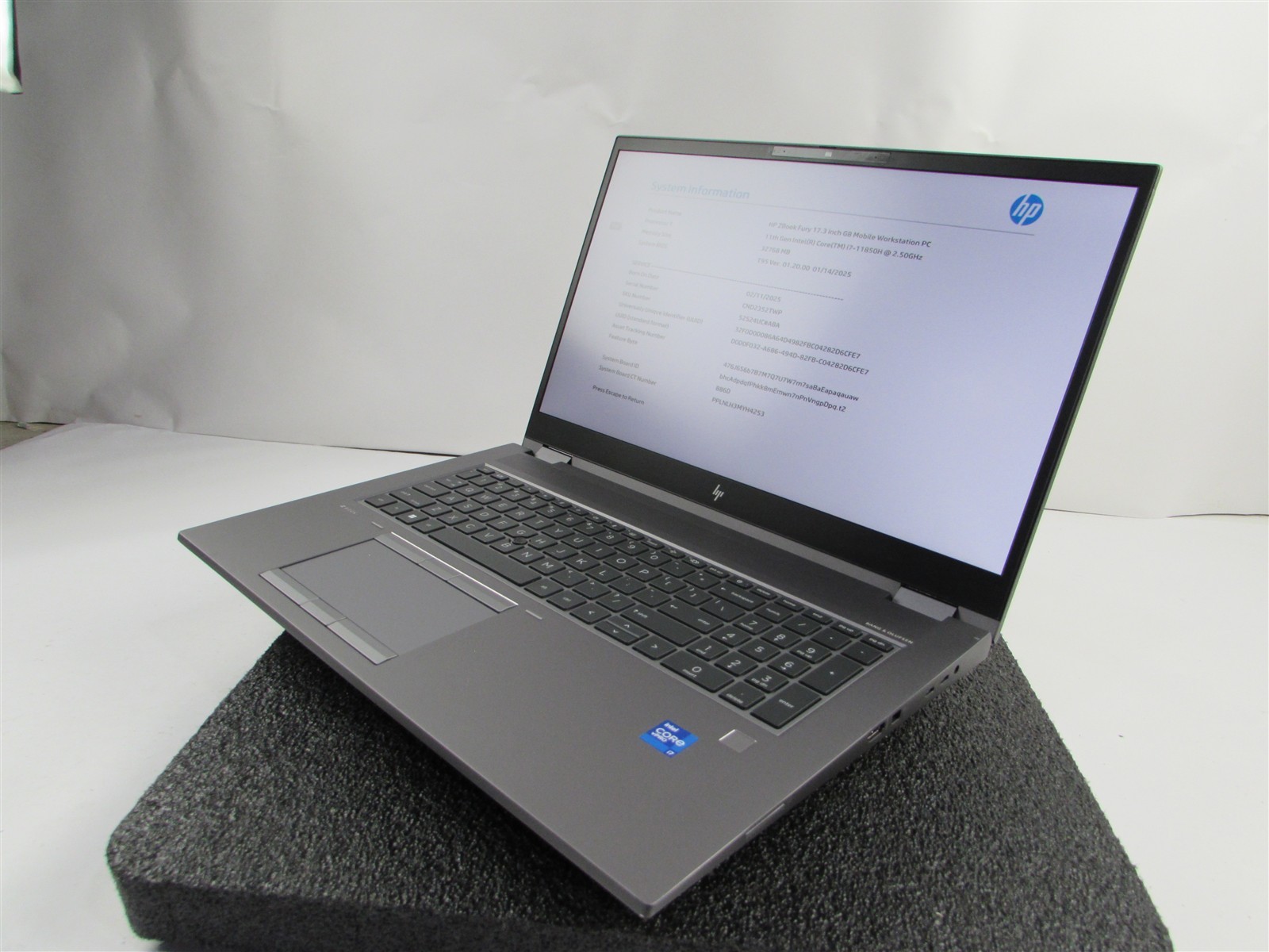 HPZBOOK FURY 17 (G8) 1920X1080 FHD I7-11850H 1TB SSD 32GB RAM AMD W6600M NO O.S