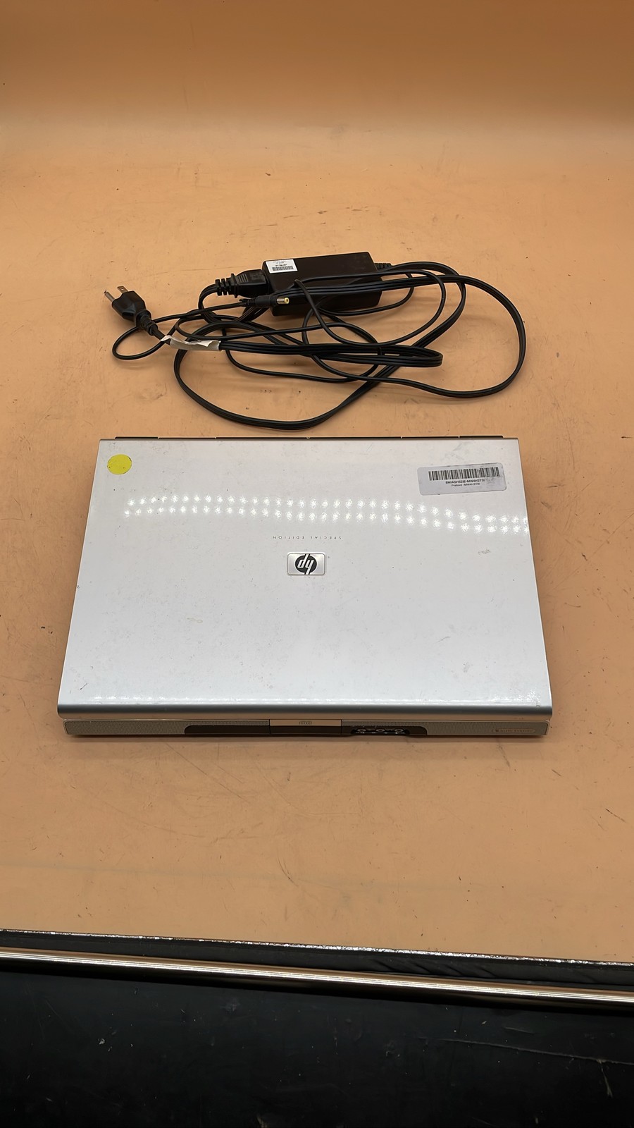 HP Pavilion dv1000 14.1-Inch Intel Celeron M Laptop No HDD Unit w/ Power Adapter