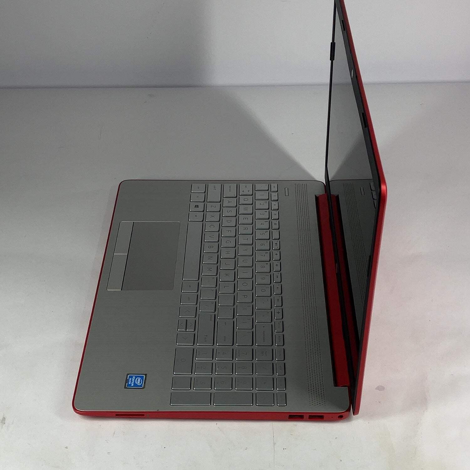 HP Laptop 15-dw0081wm 15.6″ Pentium Silver N5030 1.1GHz 4GB RAM 128GB SSD