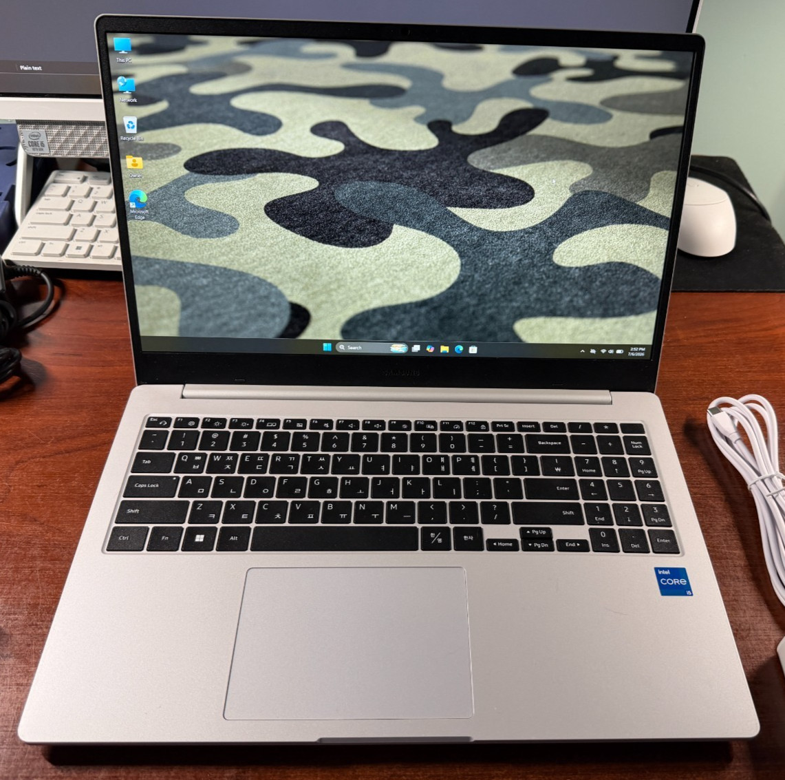 Samsung Galaxy Book2 15.6″ i5-1235U 8GB RAM 256GB SSD Silver Win11 – Excellent