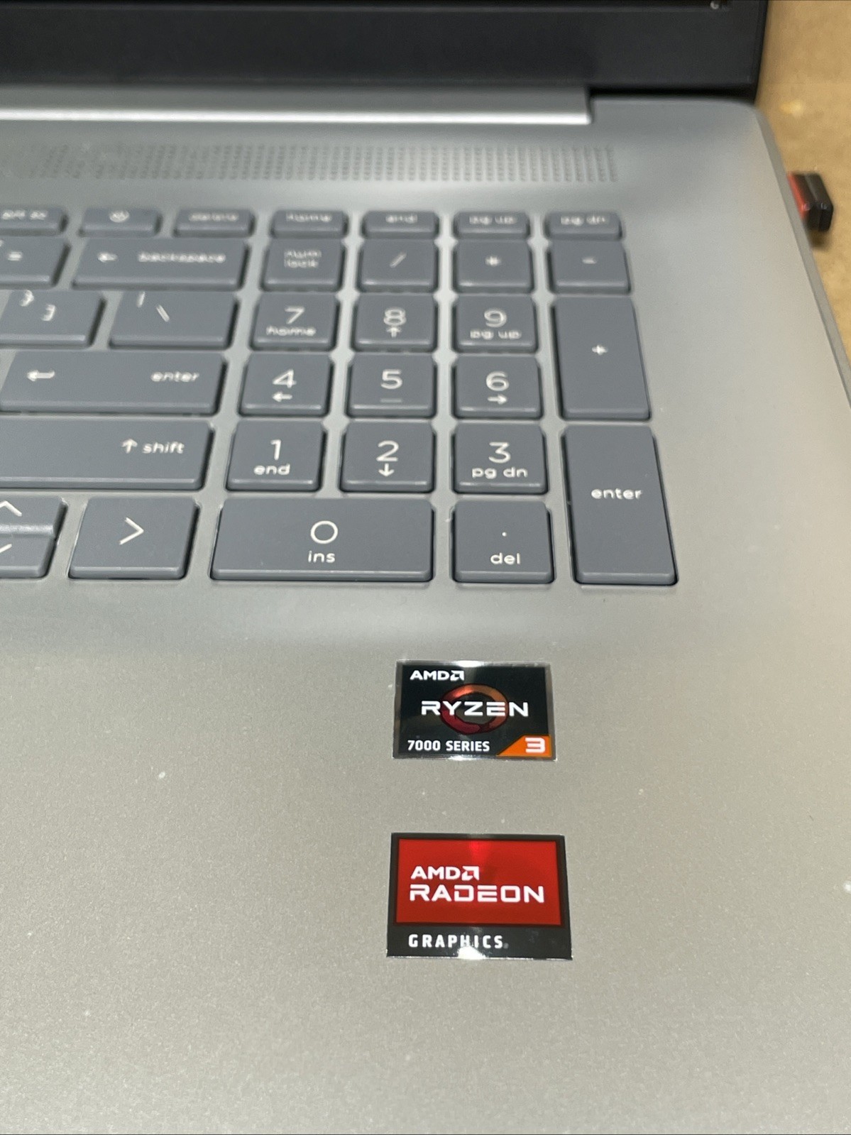 HP 17-CP2124OD R3-7320U 8GB RAM 256GB SSD