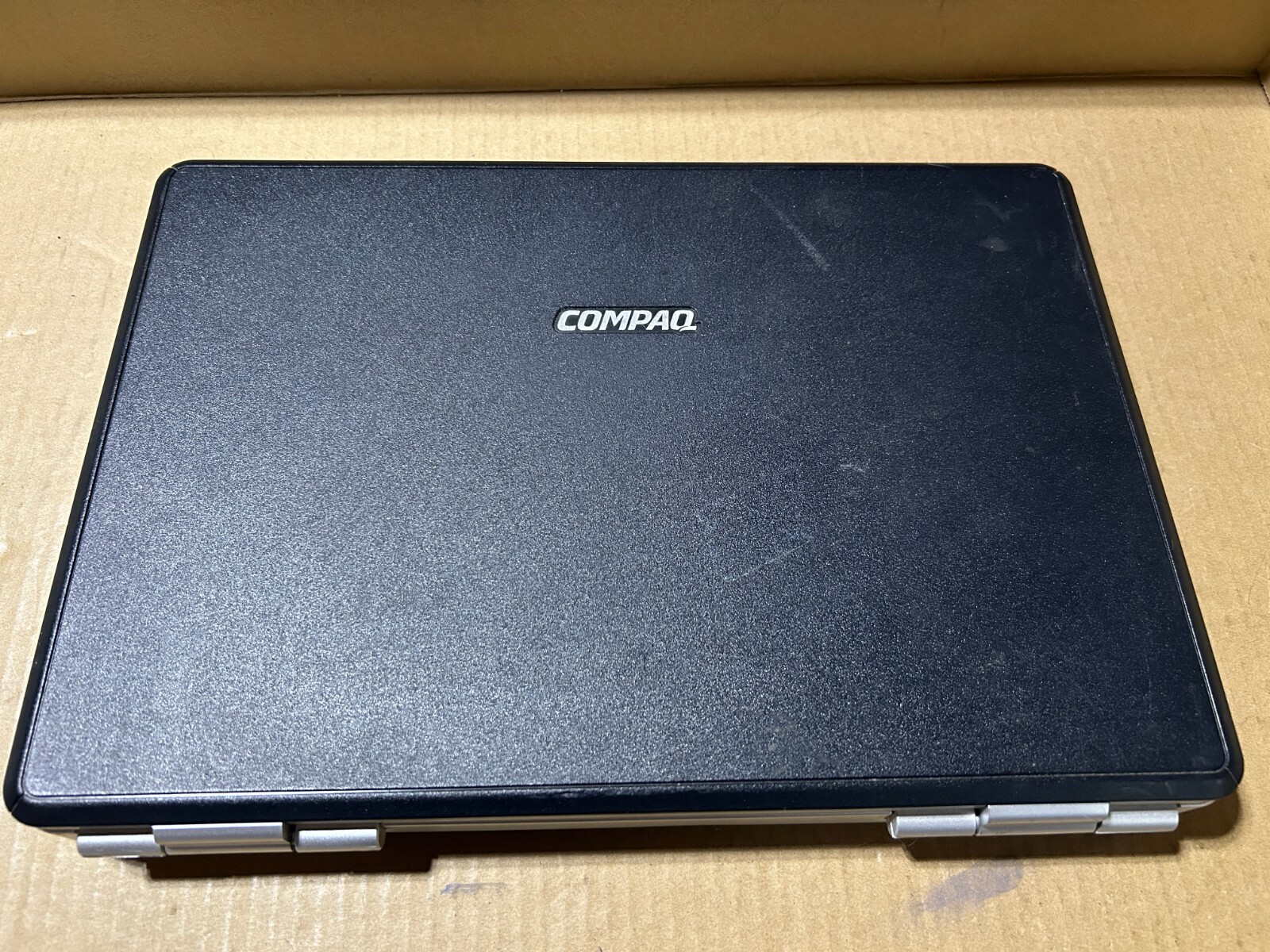 Used – Parts – Vintage Compaq Presario V2000 Laptop – AMD Sempron – 512MB RAM
