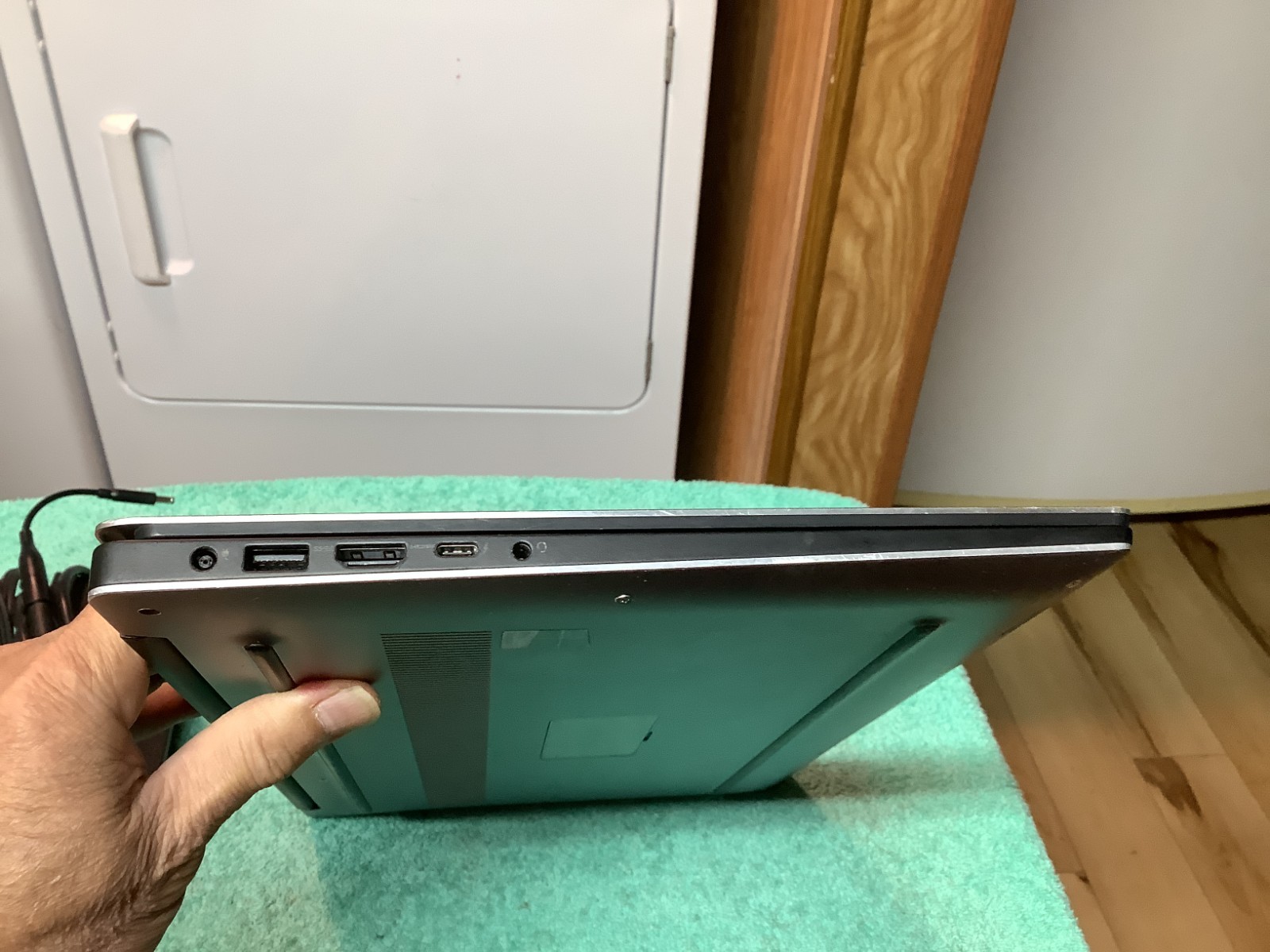 Dell Precision 5510, Nvidia M1000M Xeon E3 1505M, 12GB-256 NVMe + 250 Win 11 Pro