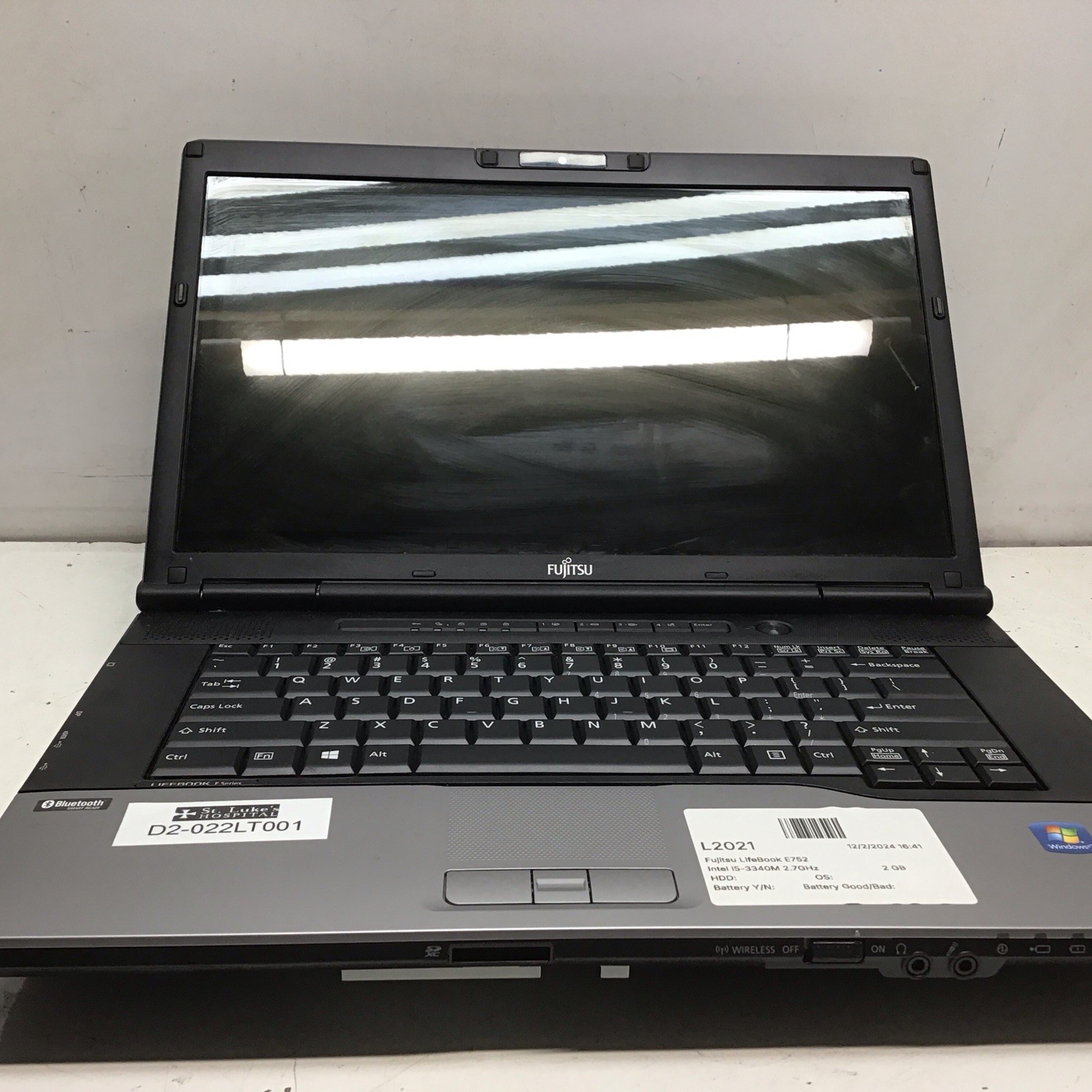 Fujitsu LifeBook E752 Intel i5-3340M 2.7GHz 2 GB NO HDD No Batt